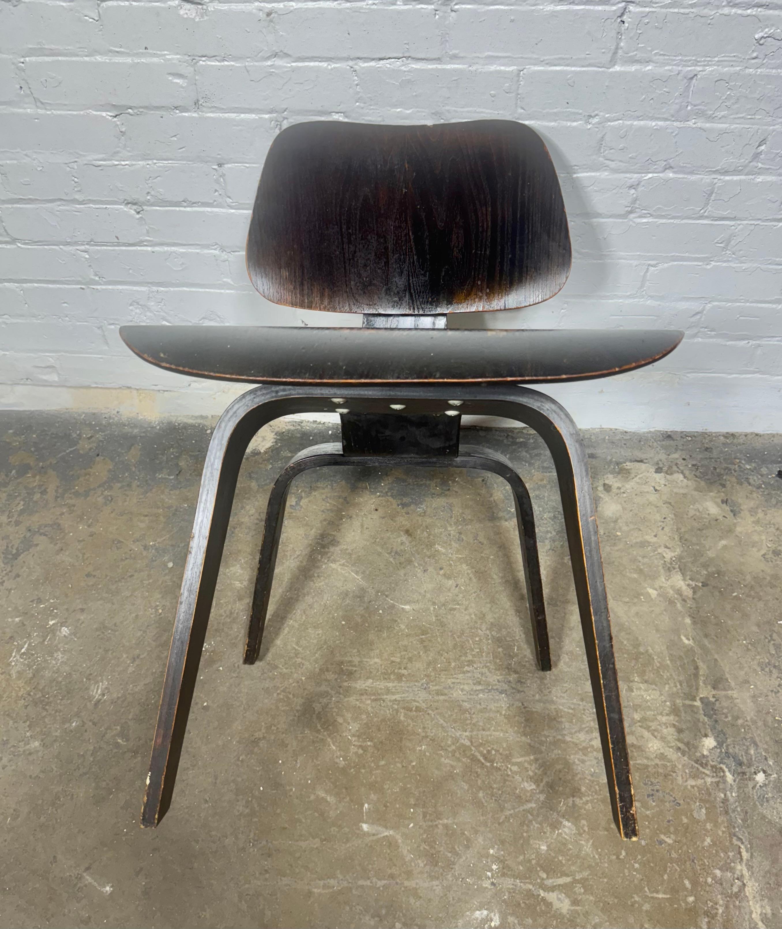 Early Eames DCW (Con etiqueta Evans) anilina negra en Desgastado estado para la venta en Buffalo, NY