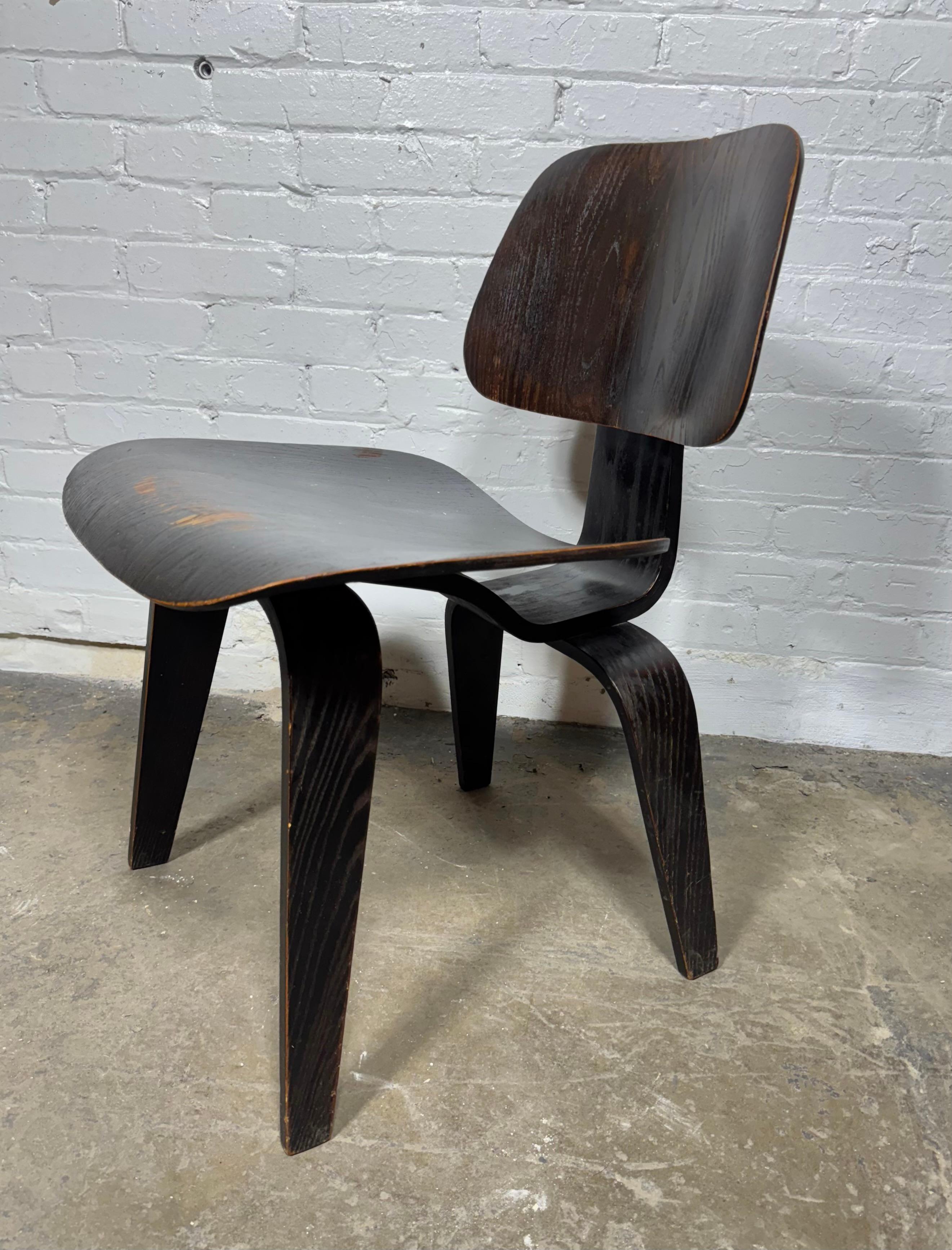 Early Eames DCW (Con etiqueta Evans) anilina negra en venta 1
