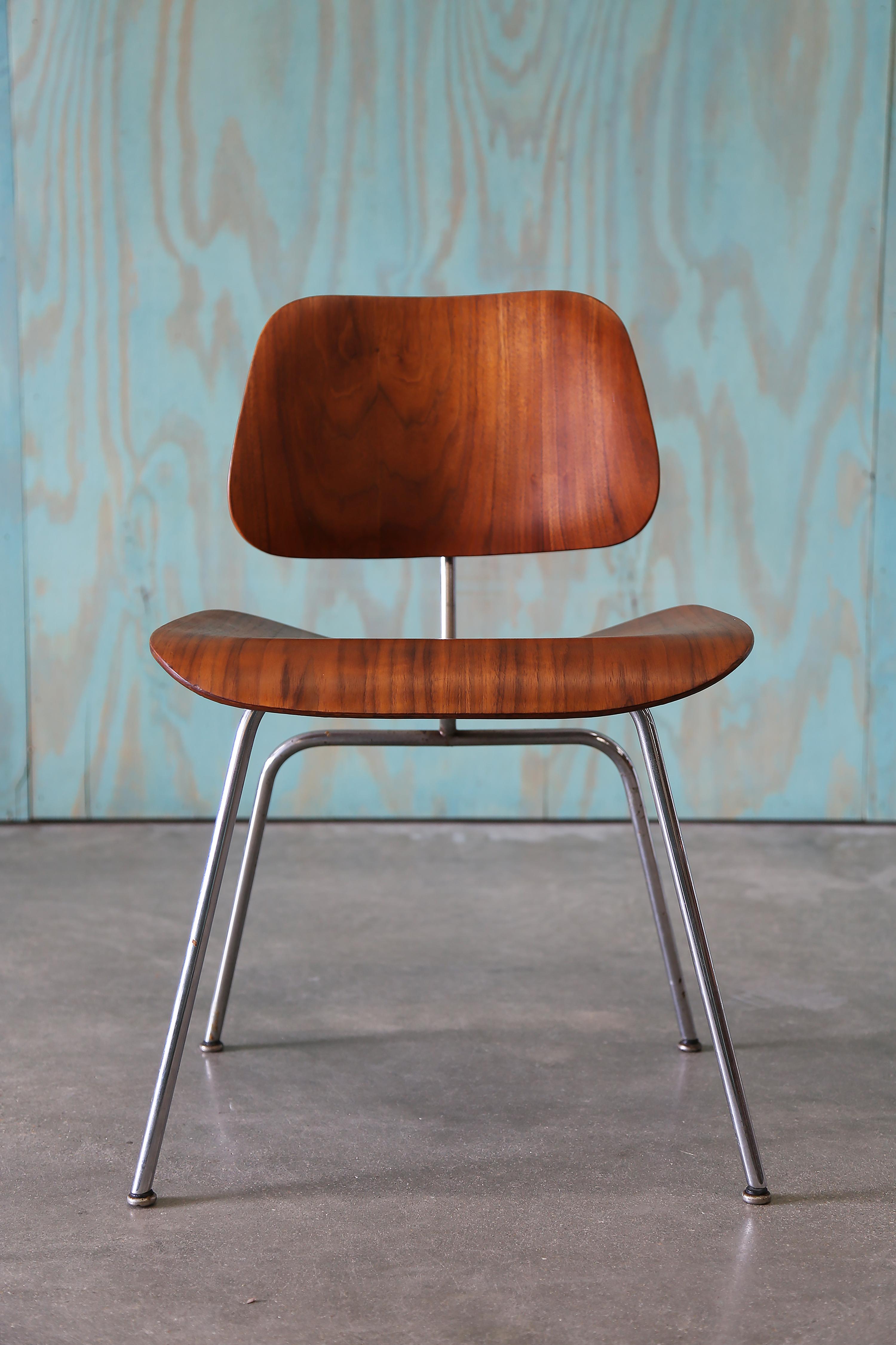 Charles and Ray Eames began their iconic collaboration with Herman Miller in 1946 with the revolutionary molded plywood chairs—designed to contour to the body with elegance and comfort. Crafted from thin, lightweight veneer and supported by natural