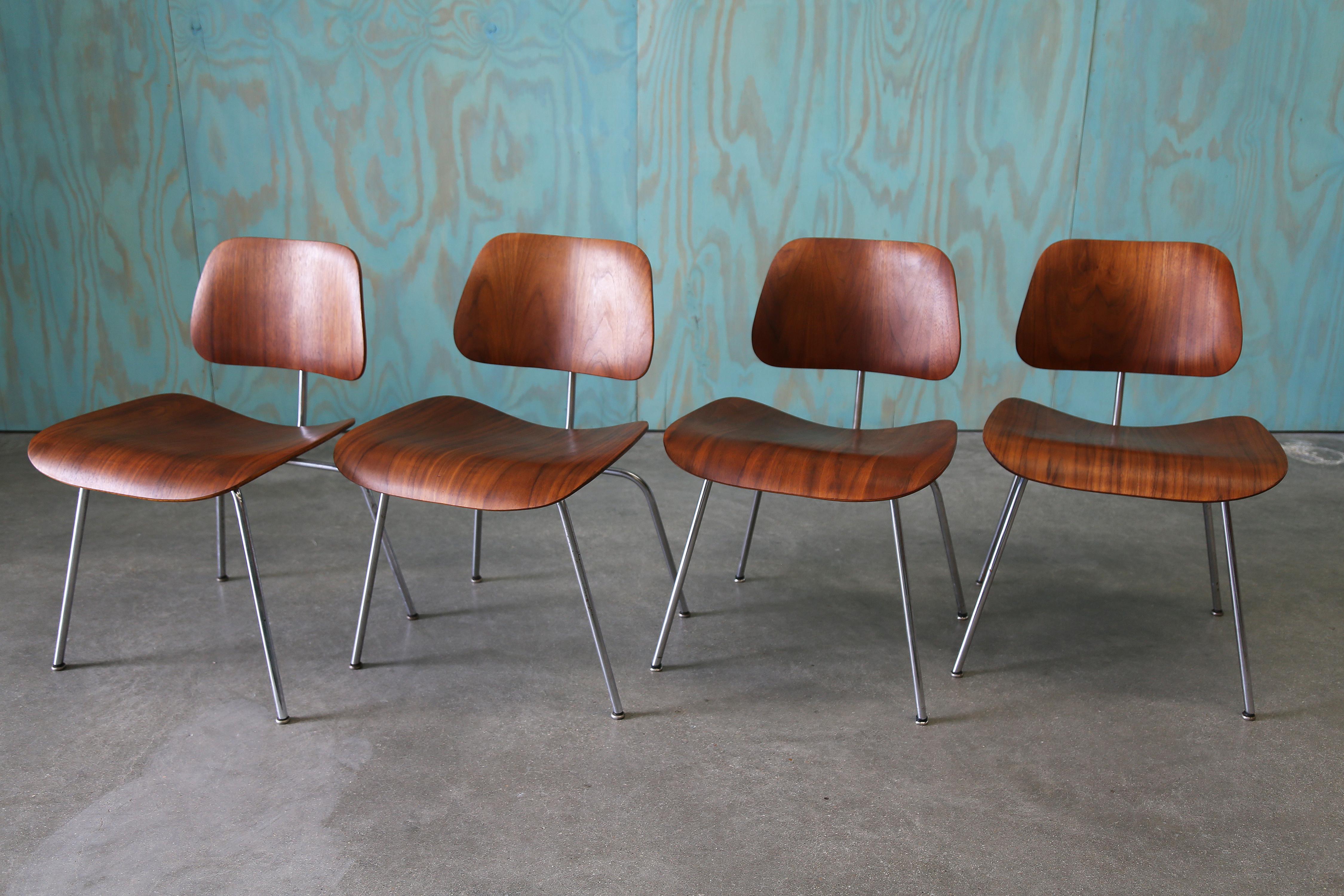 Early Eames for Herman Miller DCM Molded Dining Chair Set of Four In Good Condition In Virginia Beach, VA