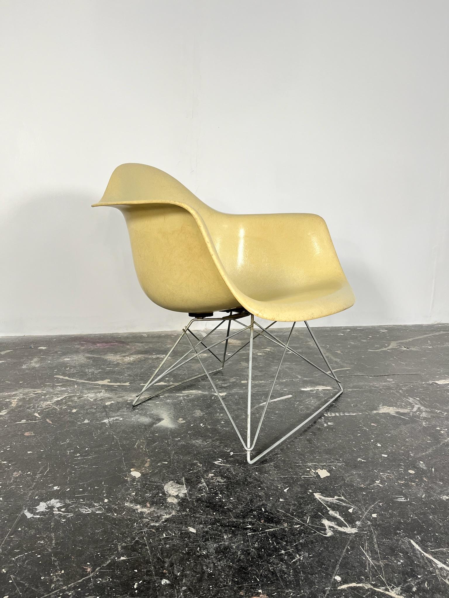 Rare Eames LAR chairs for Herman Miller. Parchment molded fiberglass LAR chair designed by Charles and Ray Eames for Herman Miller. On wire 