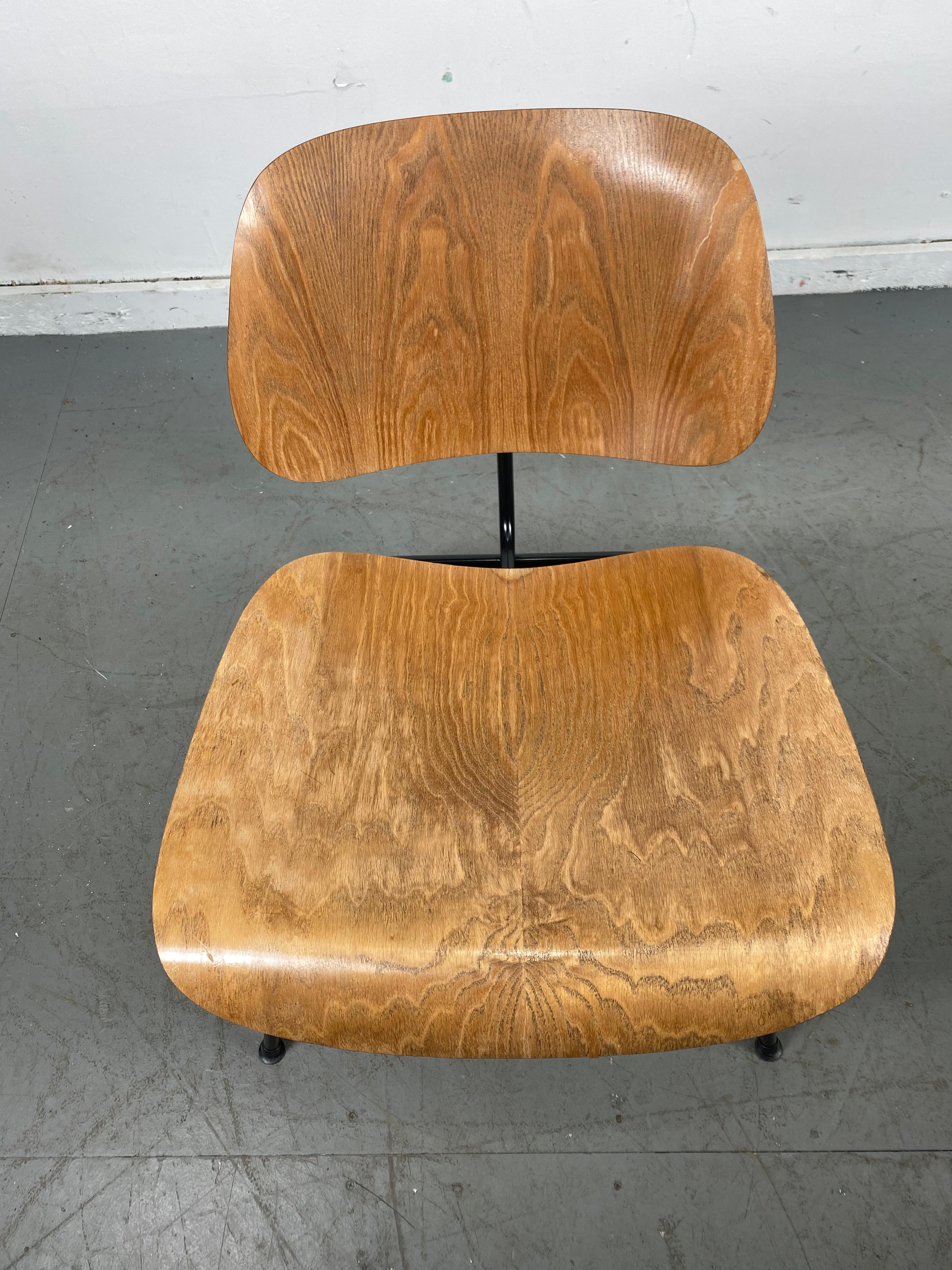 Mid-Century Modern Early Eames LCM Lounge Chair, Herman Miller, USA, 1950s, Ash/ Black Frame For Sale