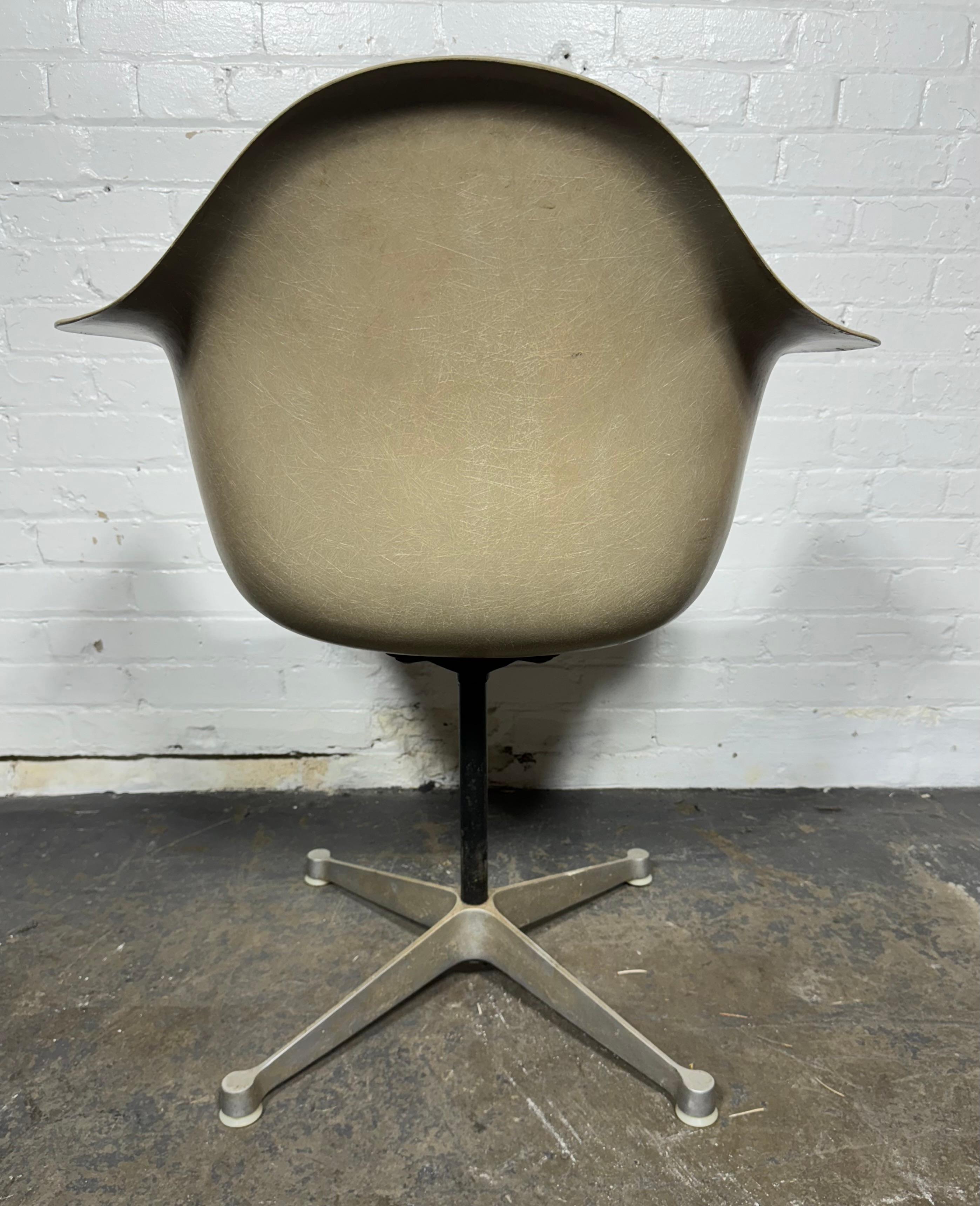 Mid-Century Modern Early Eames PAC  Swivel Armchair w/Greige Fiberglass Shell & Aluminum Base