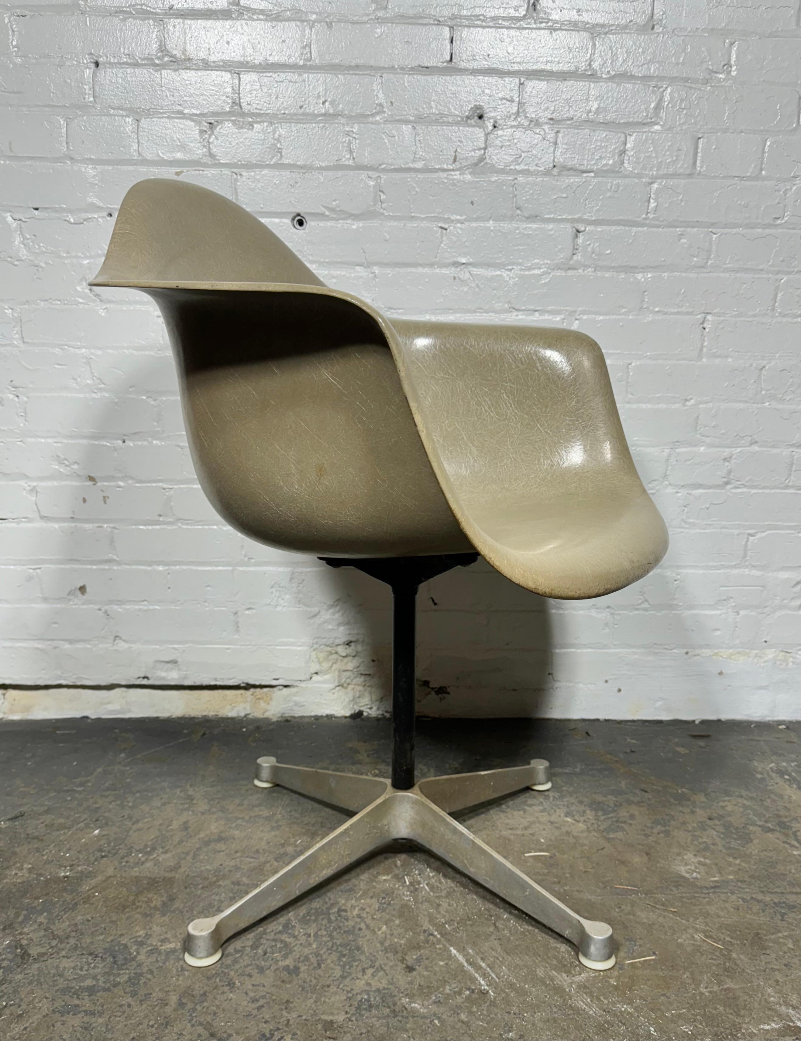 Early Eames PAC  Swivel Armchair w/Greige Fiberglass Shell & Aluminum Base 1