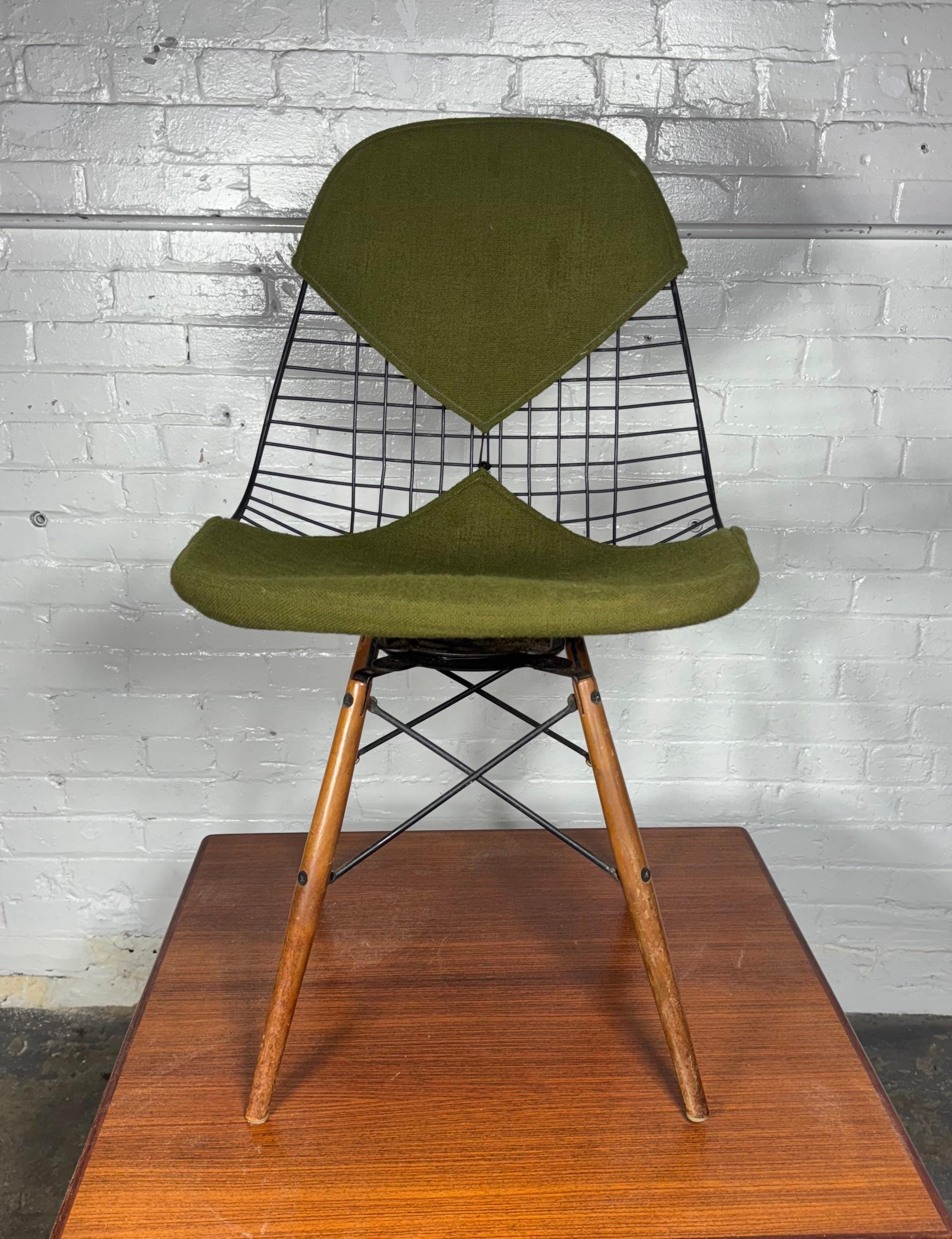 Early Eames PKW Dowel Leg Swivel Bikini Chair pour Herman Miller en vente 3