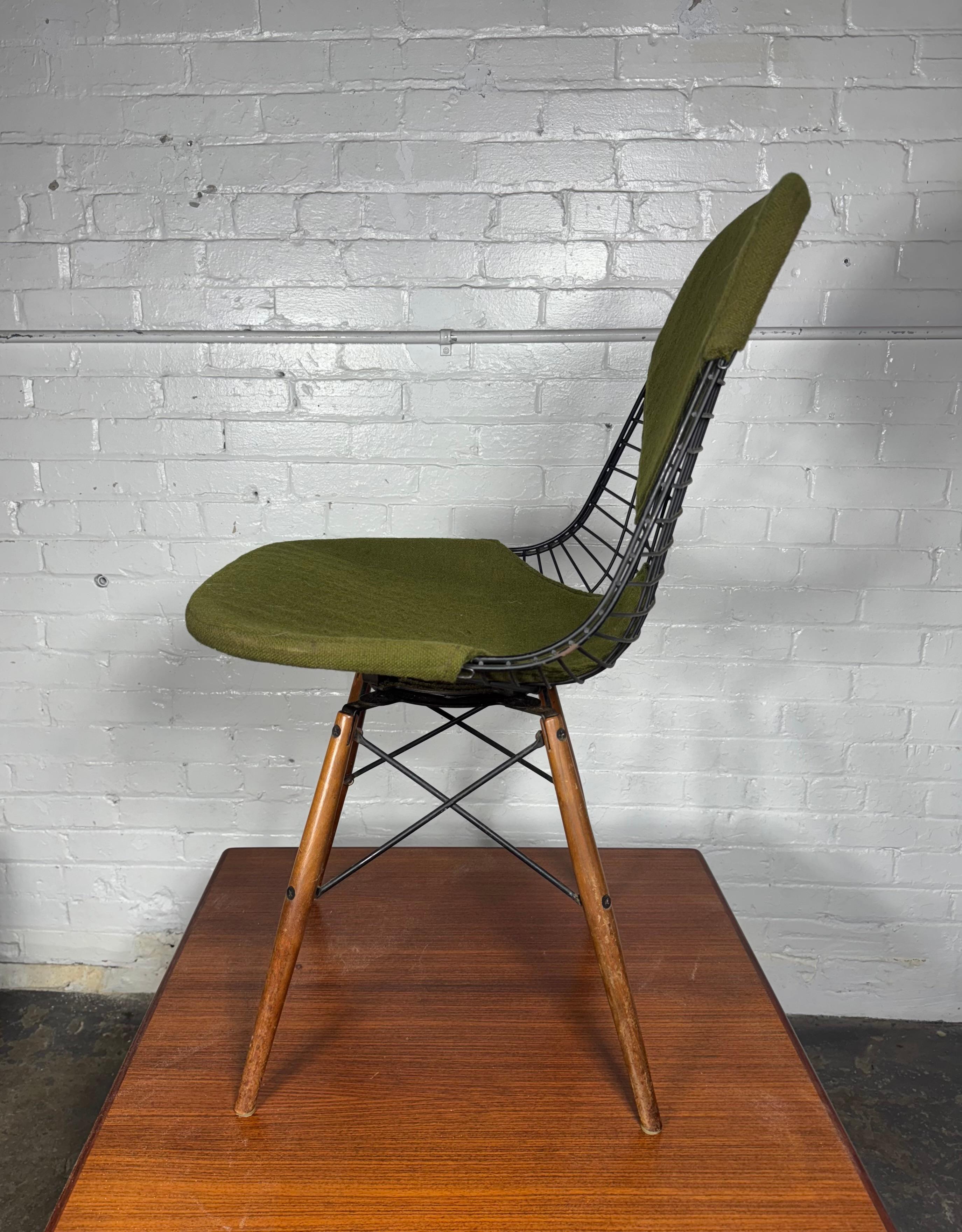 Métal Early Eames PKW Dowel Leg Swivel Bikini Chair pour Herman Miller en vente