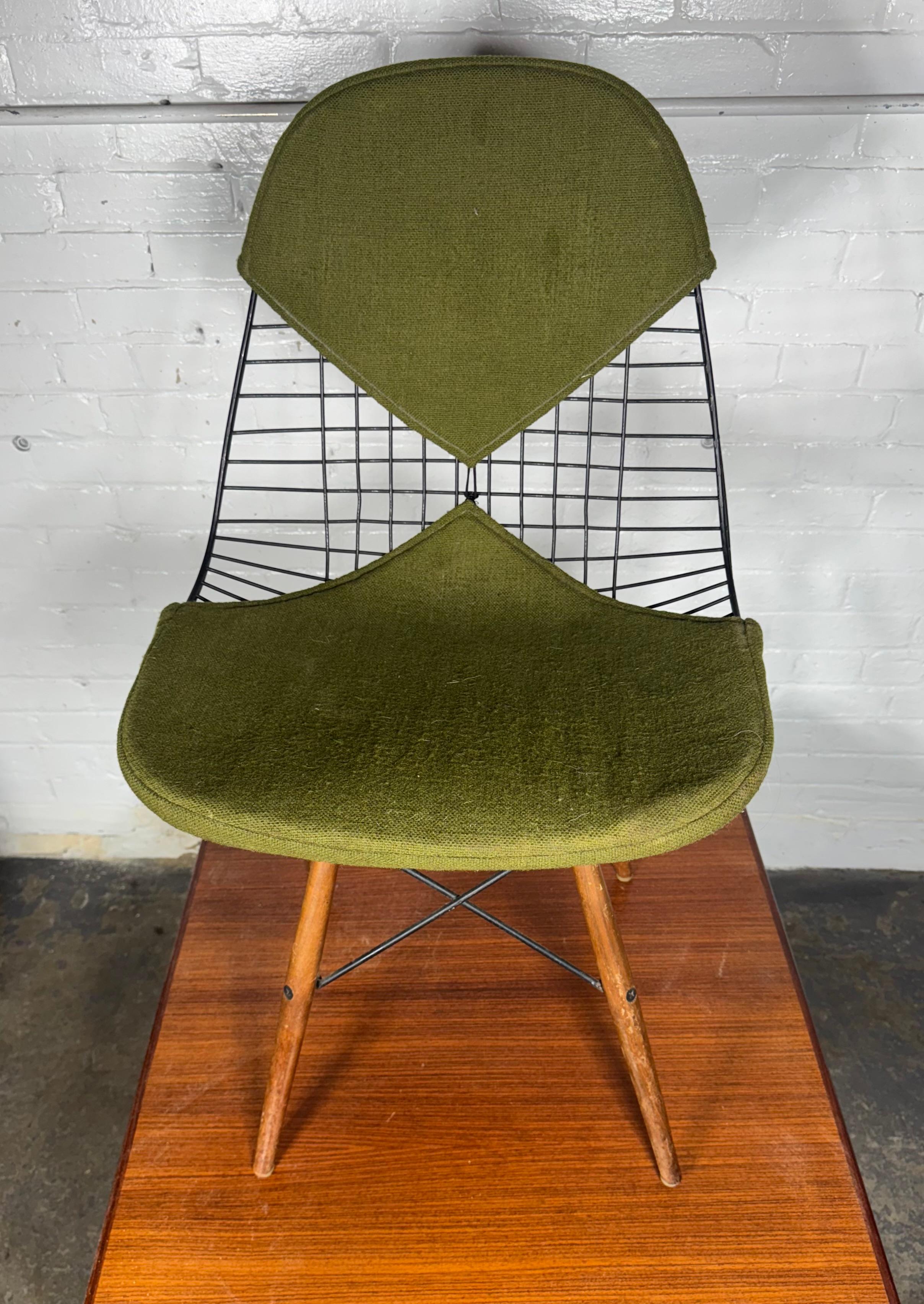 Early Eames PKW Dowel Leg Swivel Bikini Chair pour Herman Miller en vente 2