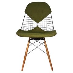 Early Eames PKW Dowel Leg Swivel Bikini Chair pour Herman Miller