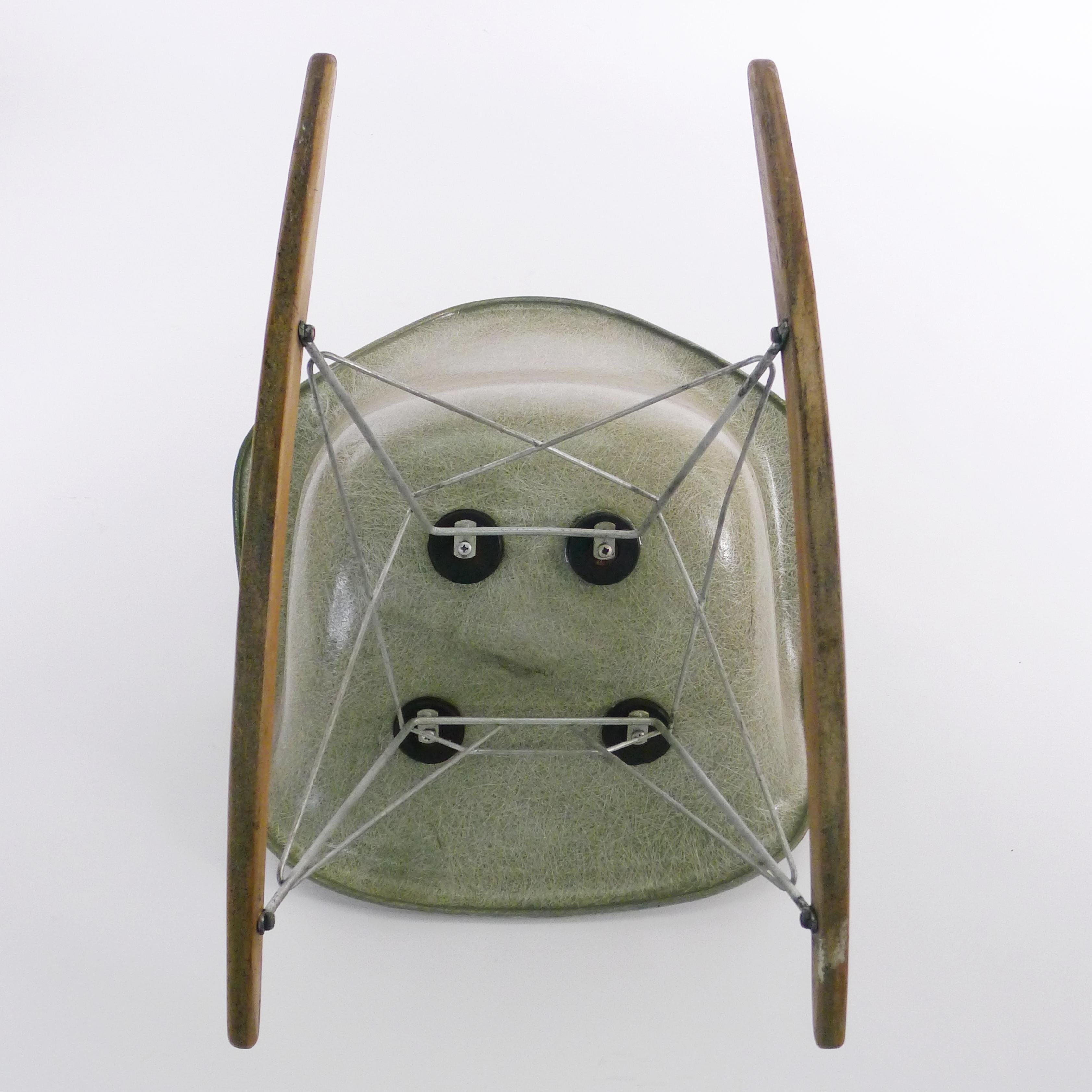 Chaise à bascule Eames RAR, Coquillage vert écume de mer par Zenith, Rope Edge, vers 1950 3