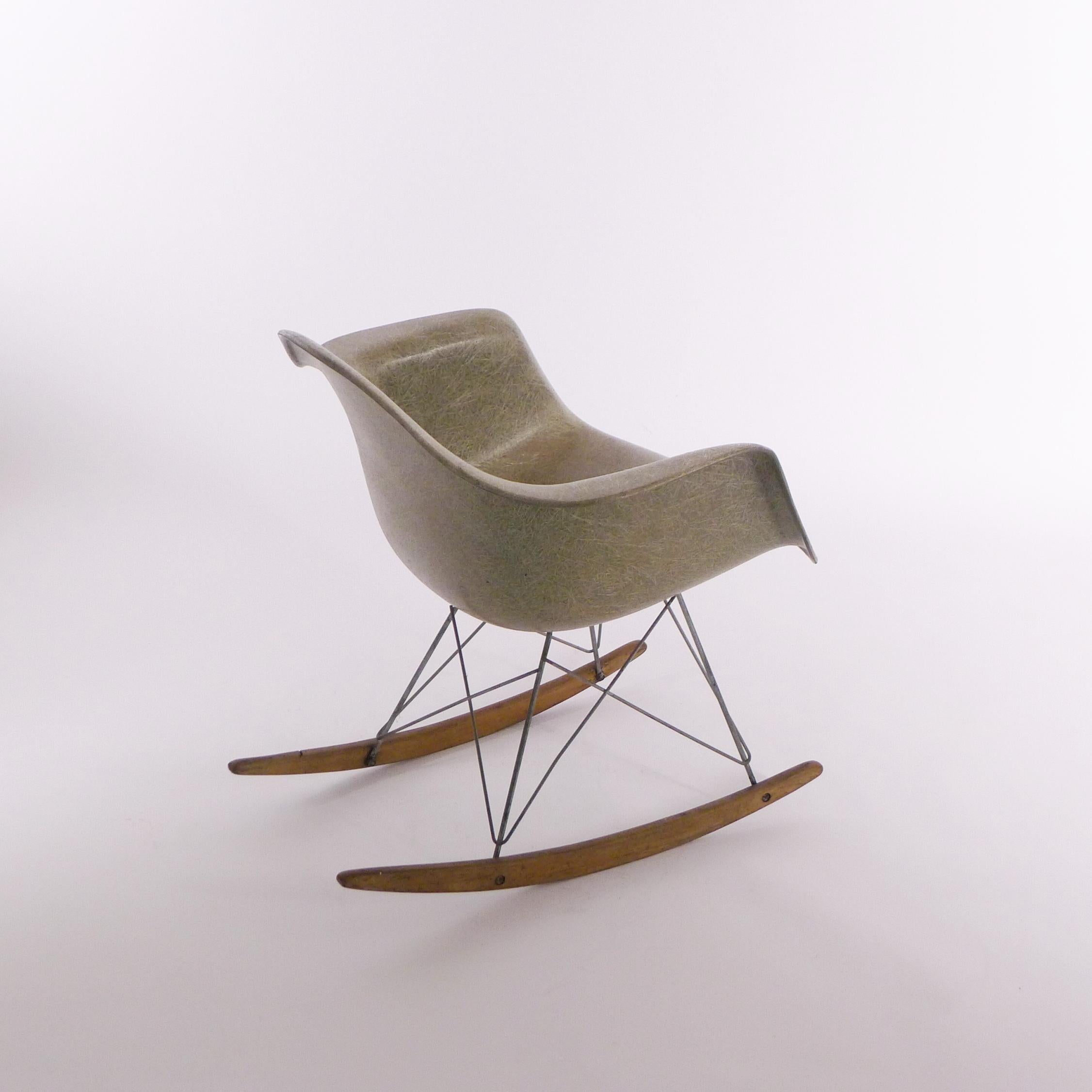 Chaise à bascule Eames RAR, Coquillage vert écume de mer par Zenith, Rope Edge, vers 1950 1