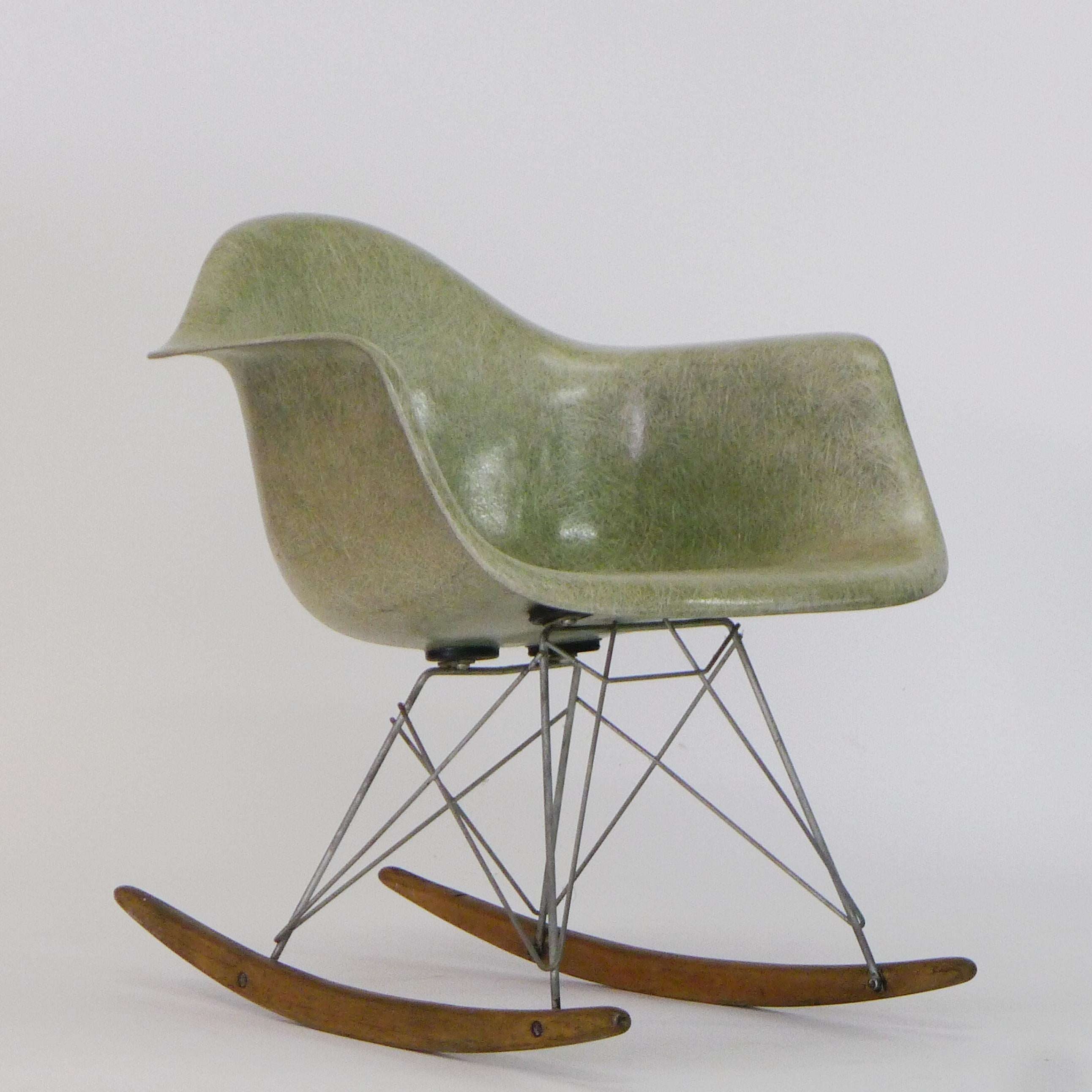 Chaise à bascule Eames RAR, Coquillage vert écume de mer par Zenith, Rope Edge, vers 1950 2