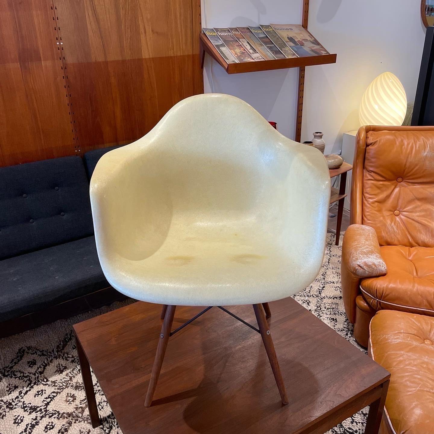 Mid-Century Modern Early Eames Rope Edge Armchair For Sale
