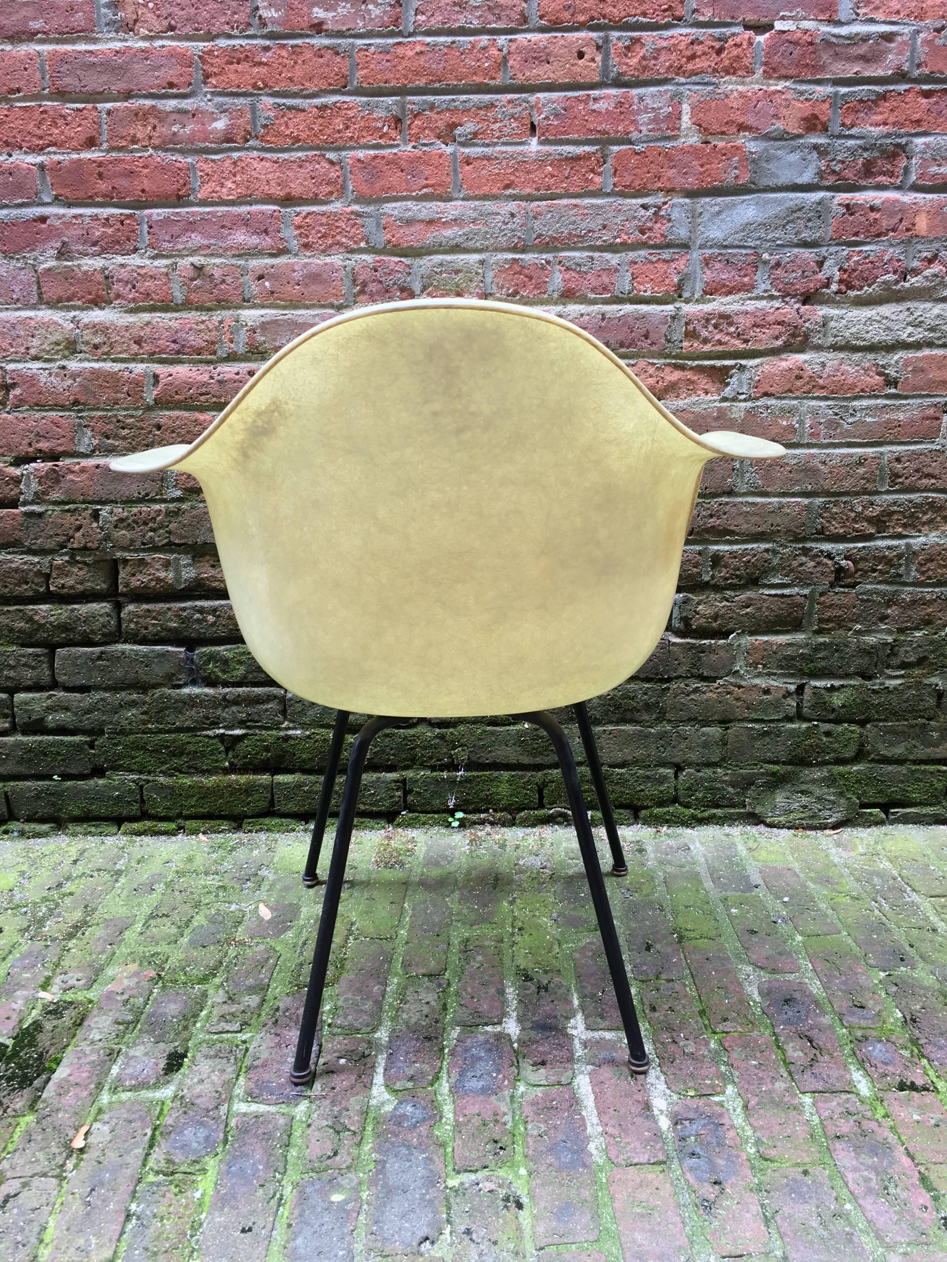 Mid-Century Modern Early Eames Rope Edge DAX Shell Chair