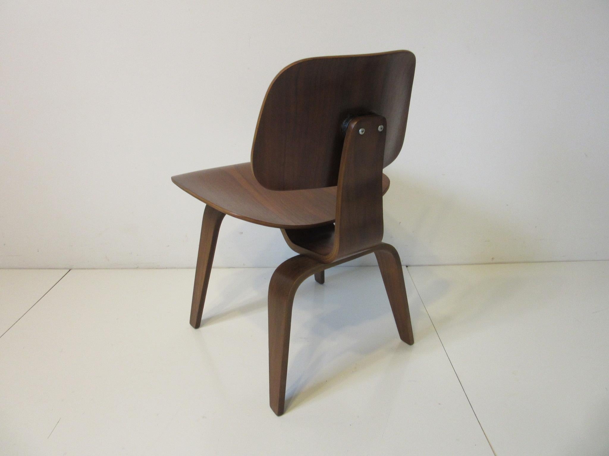 Mid-Century Modern Early Eames Sculptural Walnut DCW by Herman Miller  ( A )