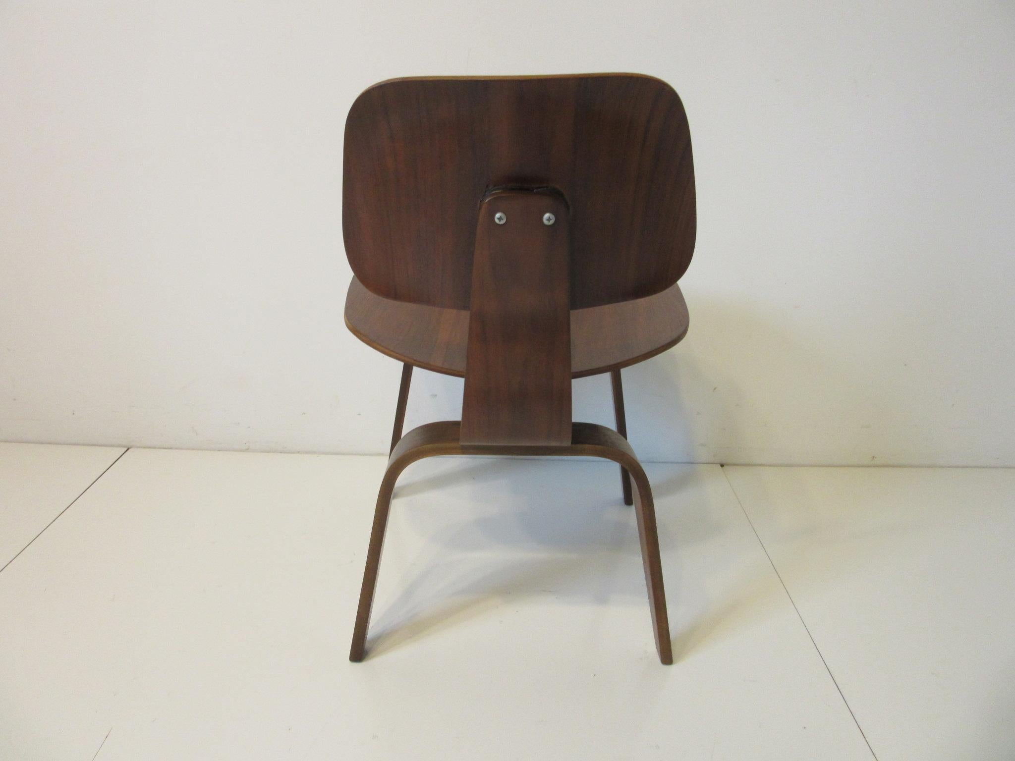 American Early Eames Sculptural Walnut DCW by Herman Miller  ( A )