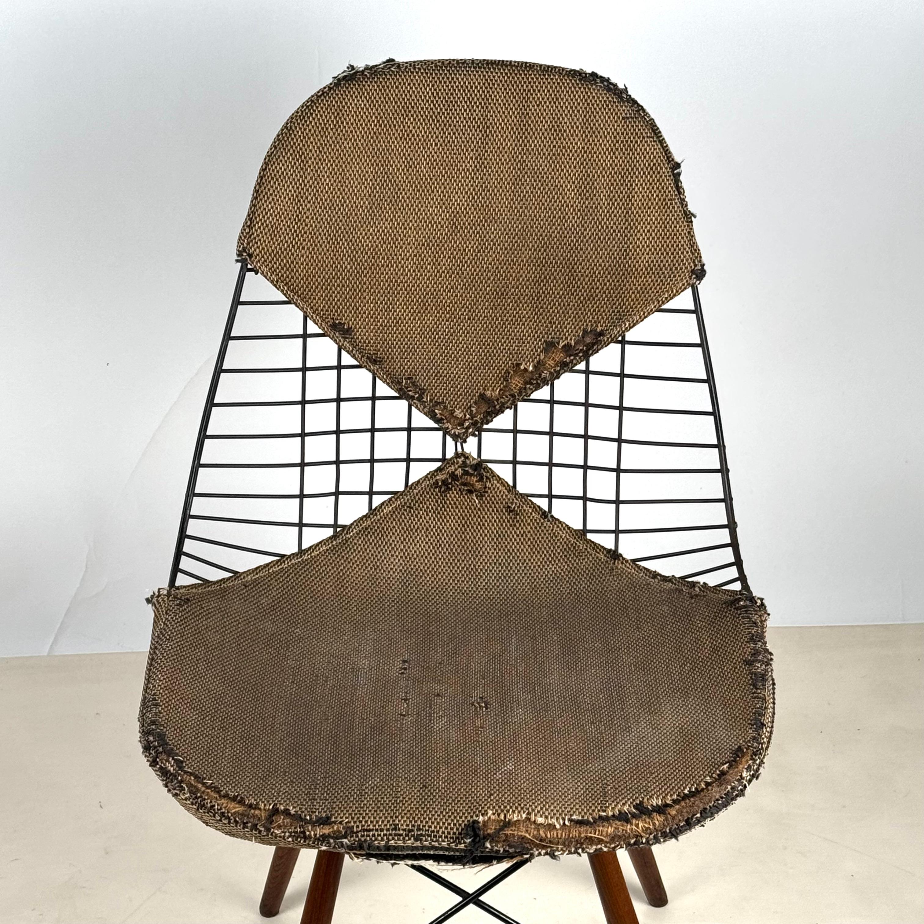 Sedia in filo metallico girevole con gambe a tassello dei primi Eames, DKW-1 In condizioni buone in vendita a Los Angeles, CA