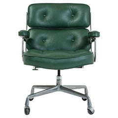 Früher Eames Time Life Lobby-Stuhl aus grünem Anilinleder in Mitternachtsgrün