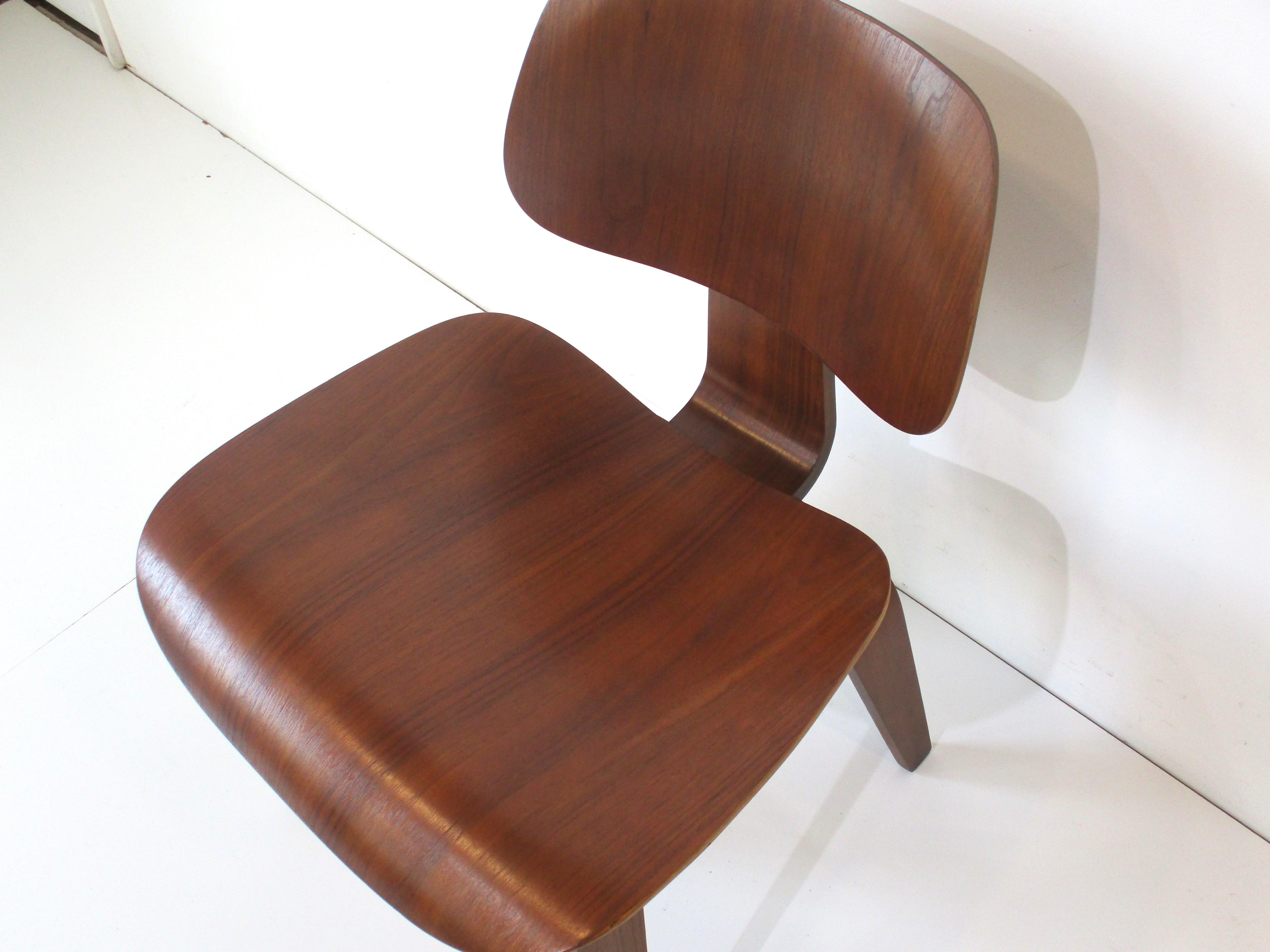 A early Eames DCW side chair in finely grained bent walnut ply from the iconic team of Ray and Charles Eames. Built after WW2 using techniques developed during war production and switching to household items. This was the chair that made the
