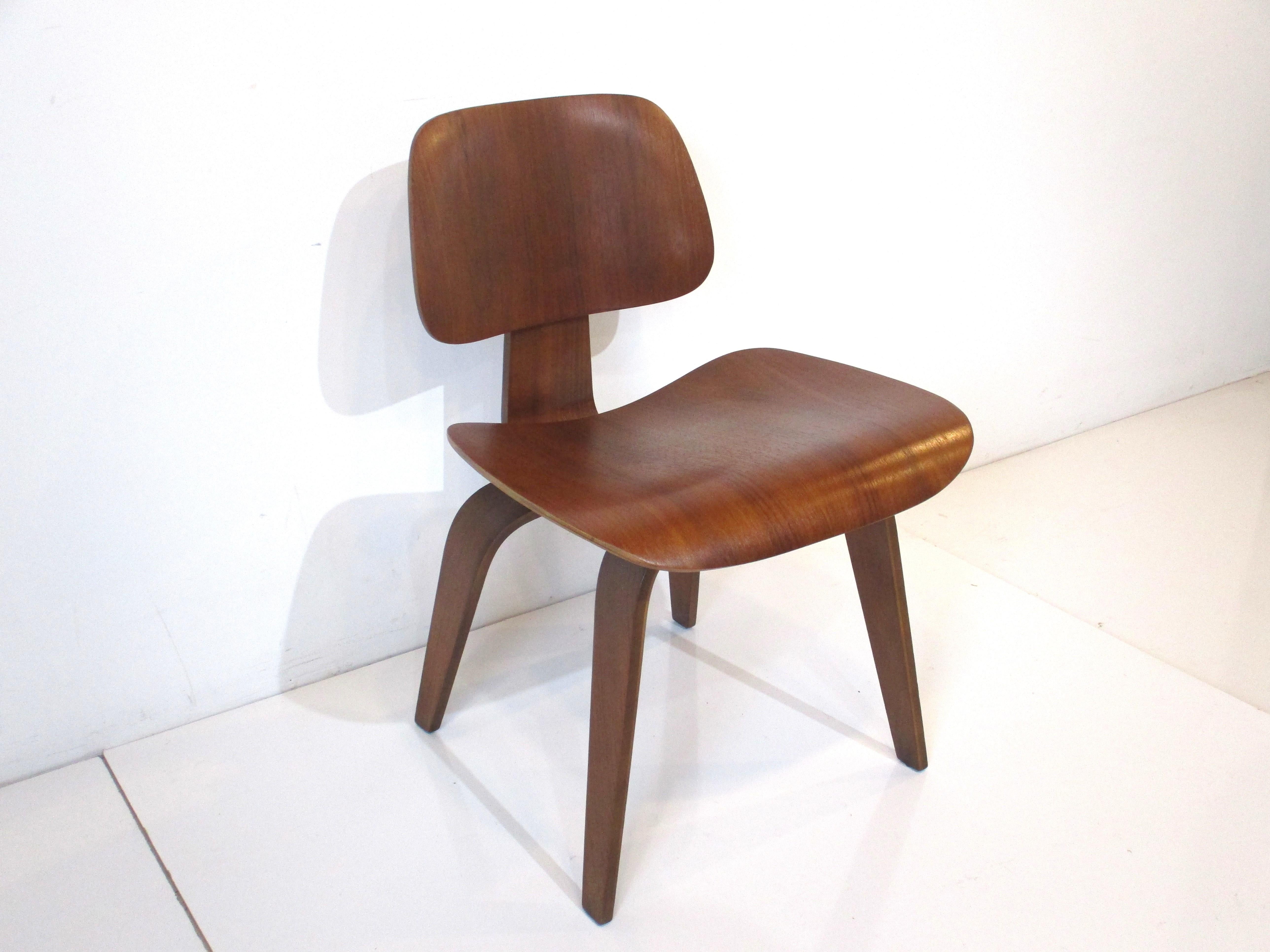American Early Eames Walnut DCW for Herman Miller / Evans 'B' For Sale