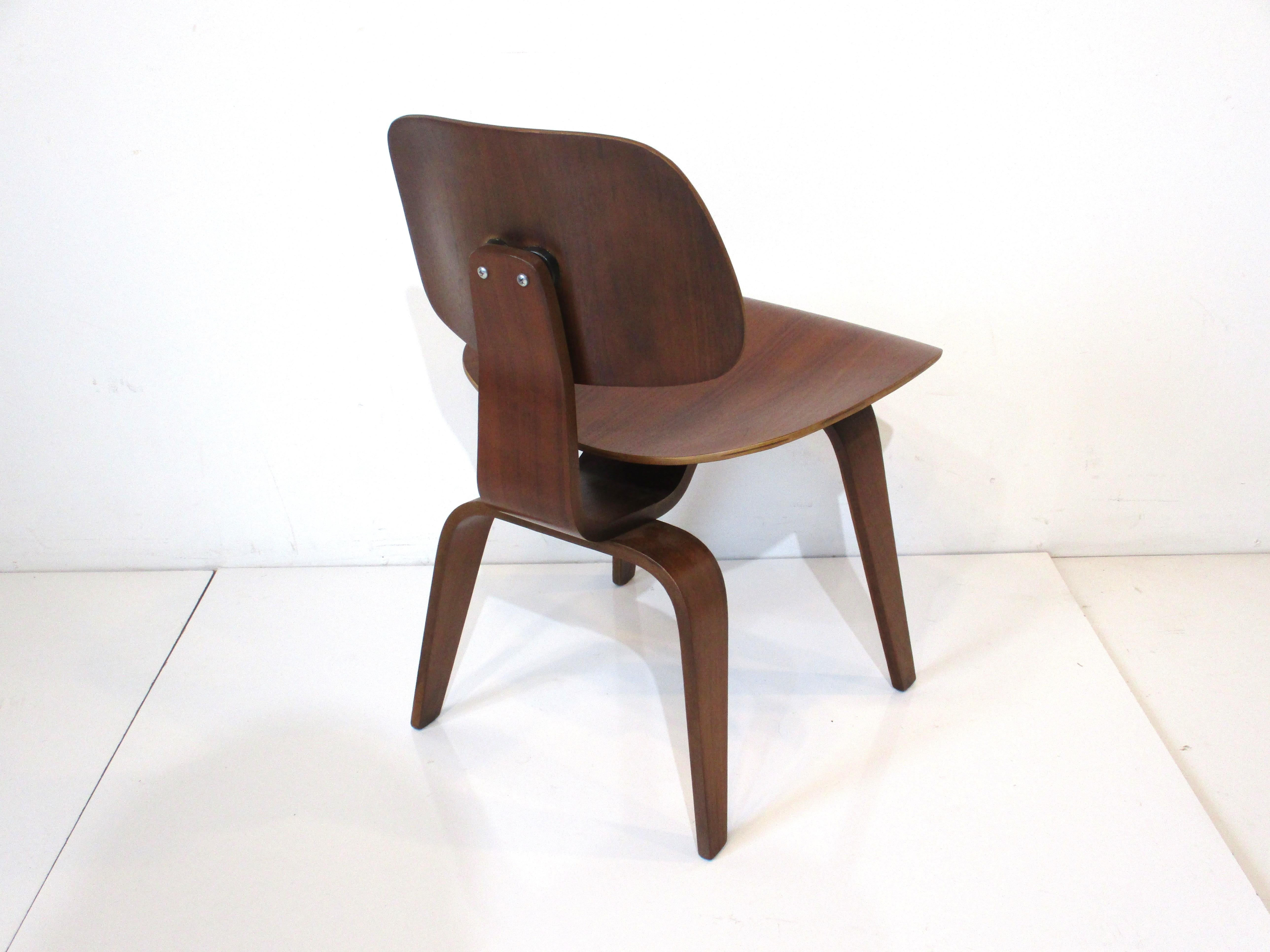 20th Century Early Eames Walnut DCW for Herman Miller / Evans 'B' For Sale