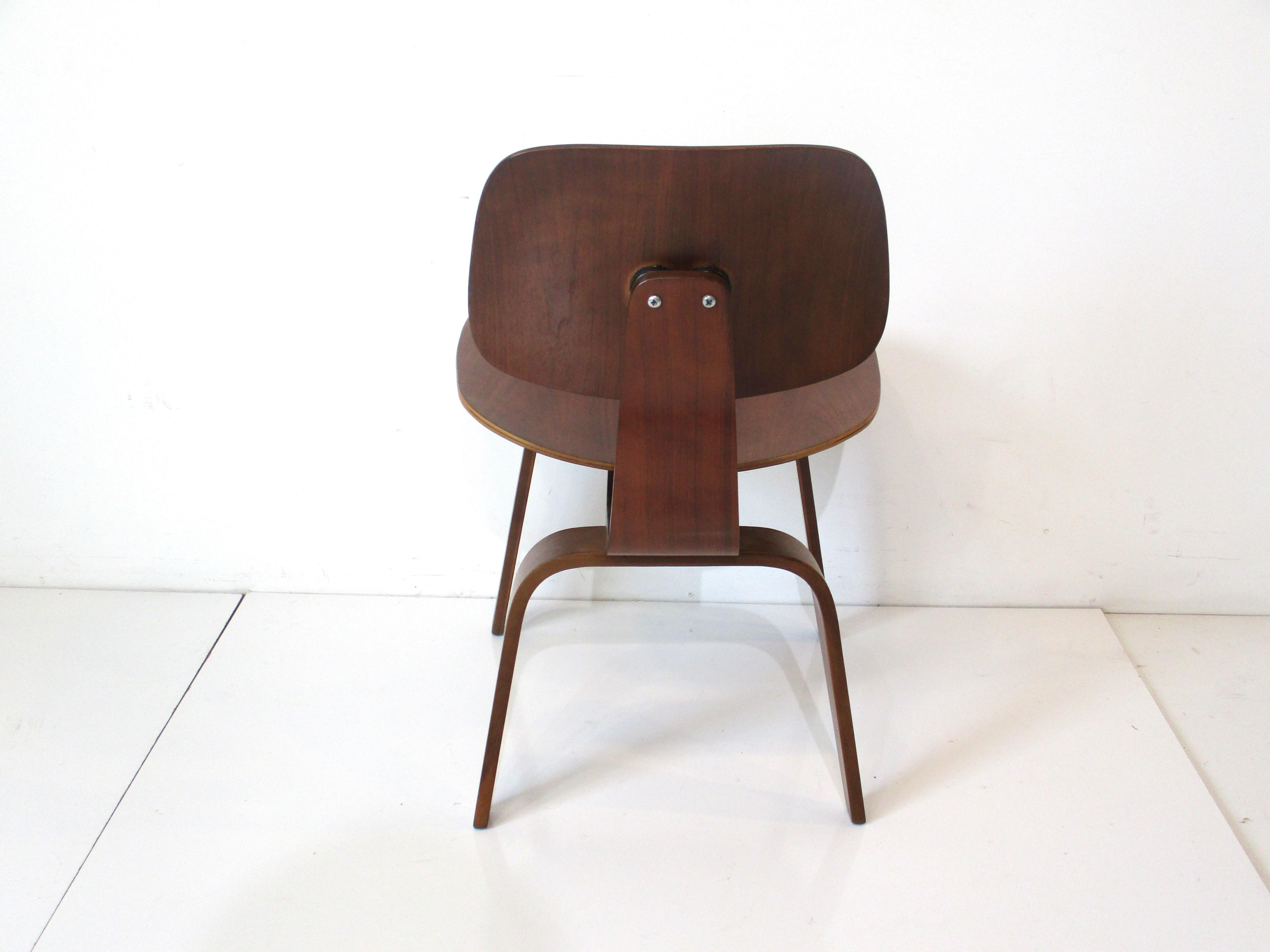 Early Eames Walnut DCW for Herman Miller / Evans 'B' For Sale 1