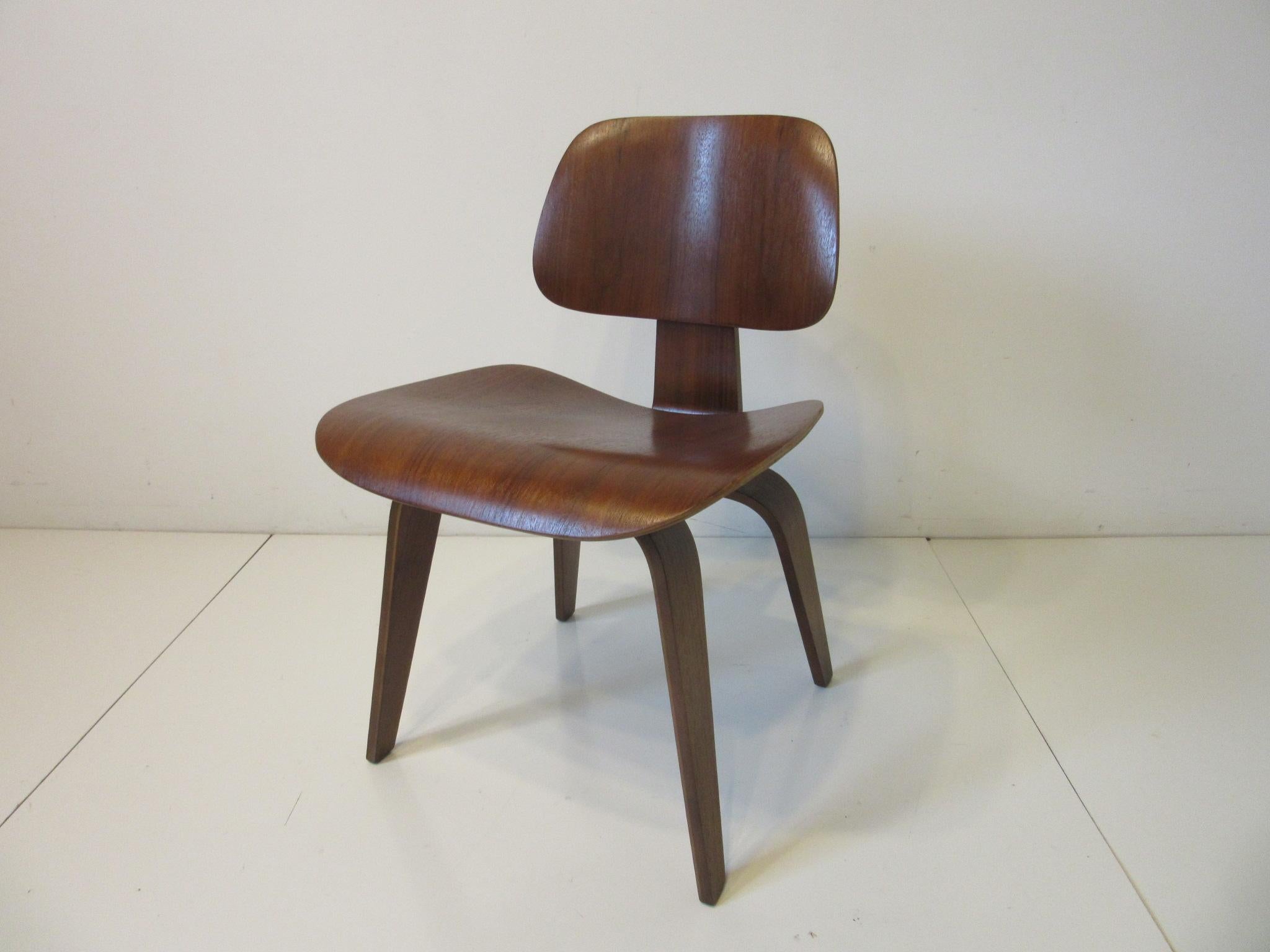 Early Eames Walnut DCW Side Chair by Herman Miller 'B' 6