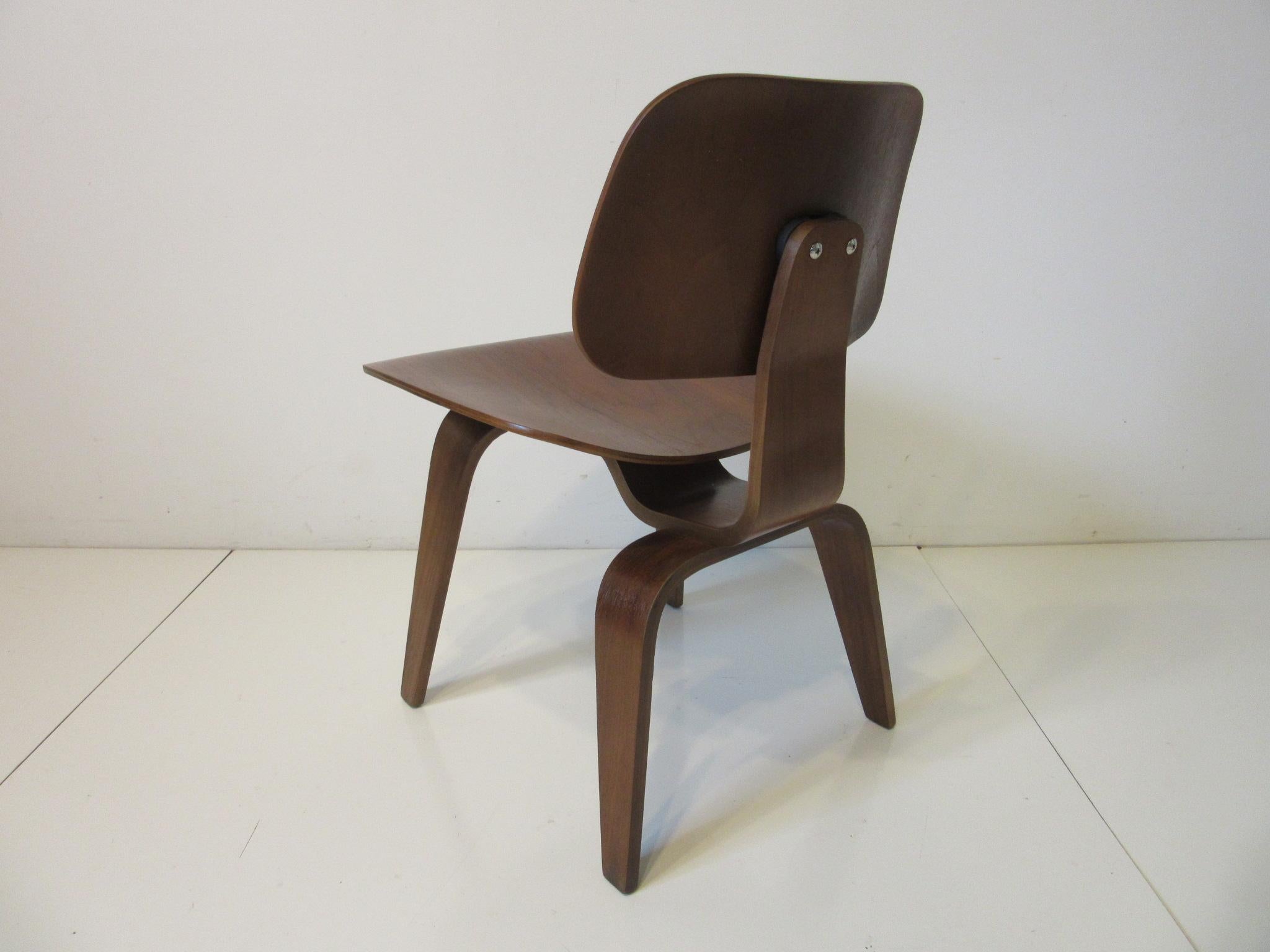 North American Early Eames Walnut DCW Side Chair by Herman Miller 'B'