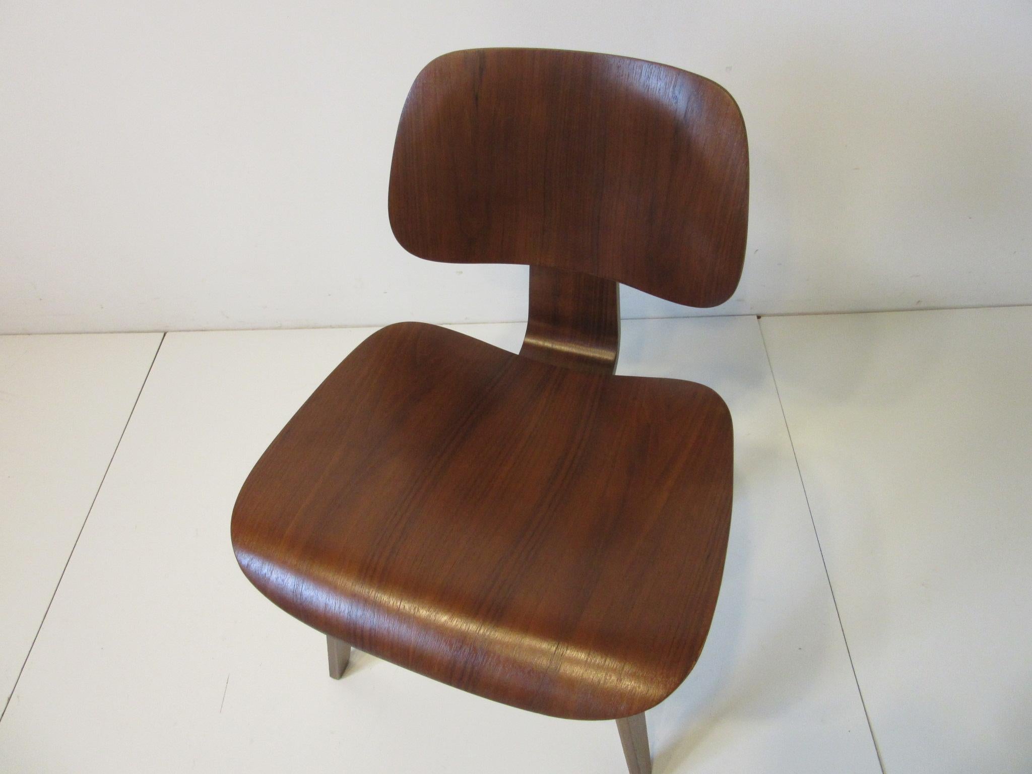 Early Eames Walnut DCW Side Chair by Herman Miller 'B' 2