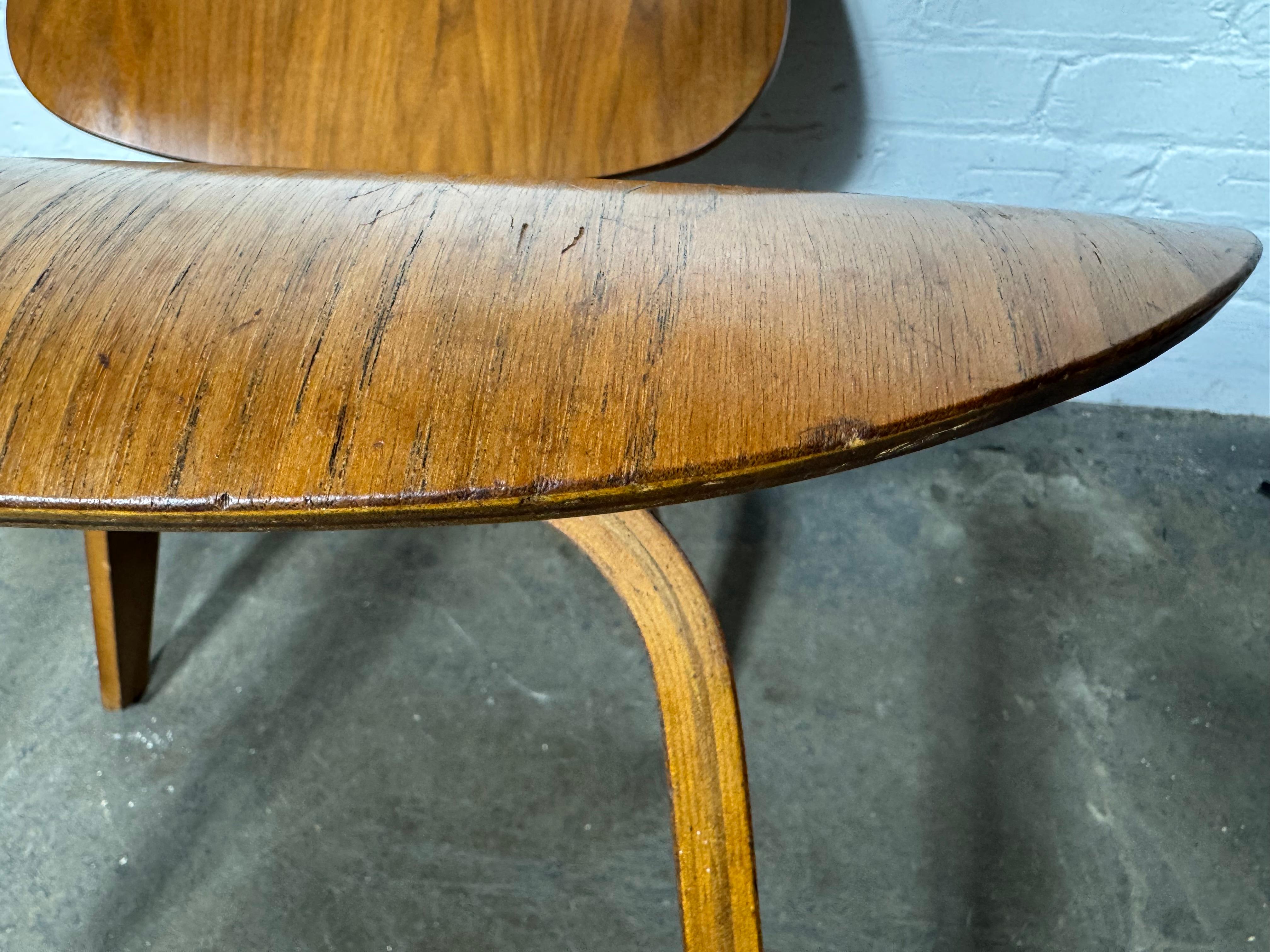 Early Eames Walnut LCW (silla de salón de madera) c 1950s. Diseño Modernista Clásico en venta 5