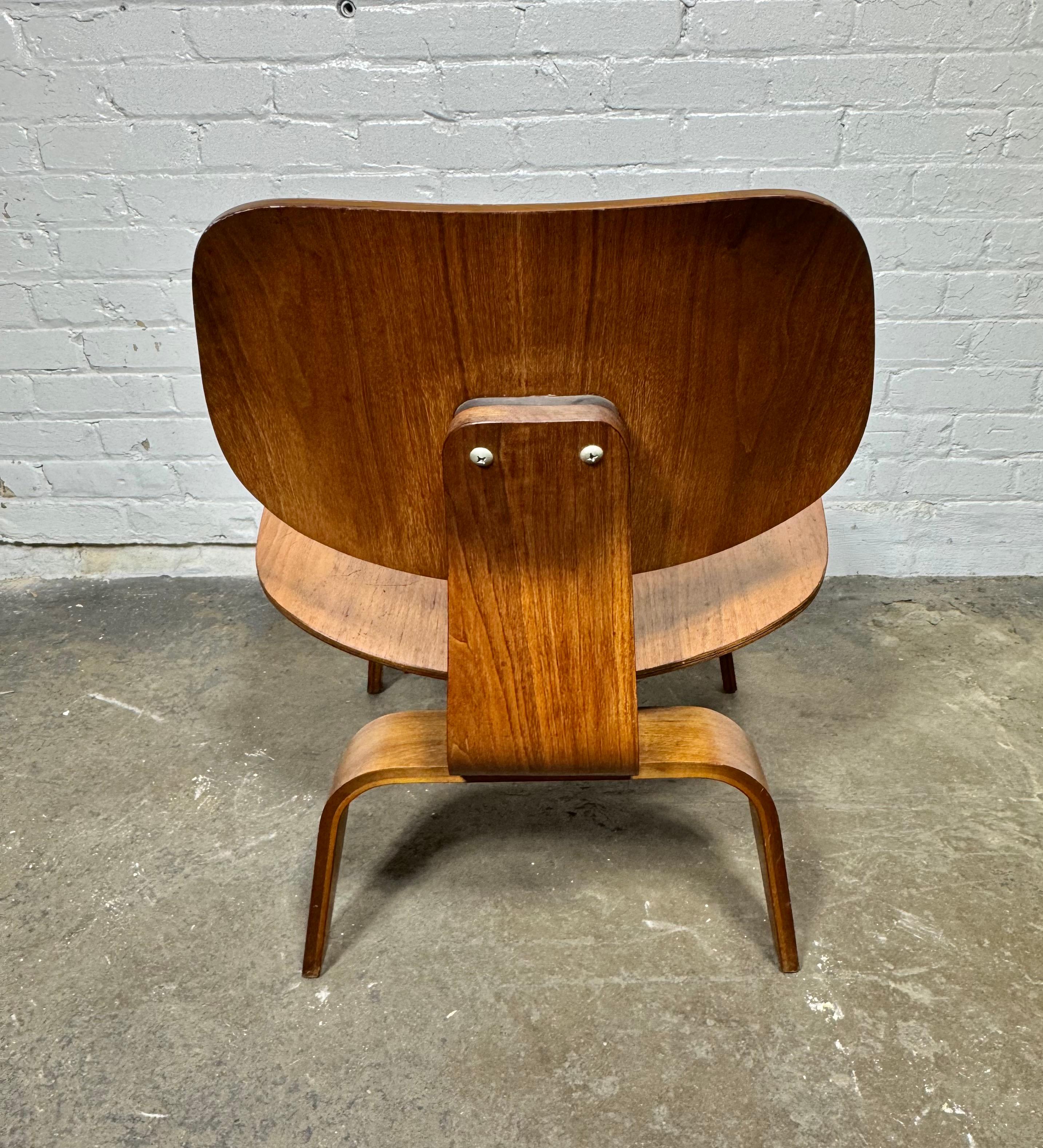 Early Eames Walnut LCW (silla de salón de madera) c 1950s. Diseño Modernista Clásico en venta 2