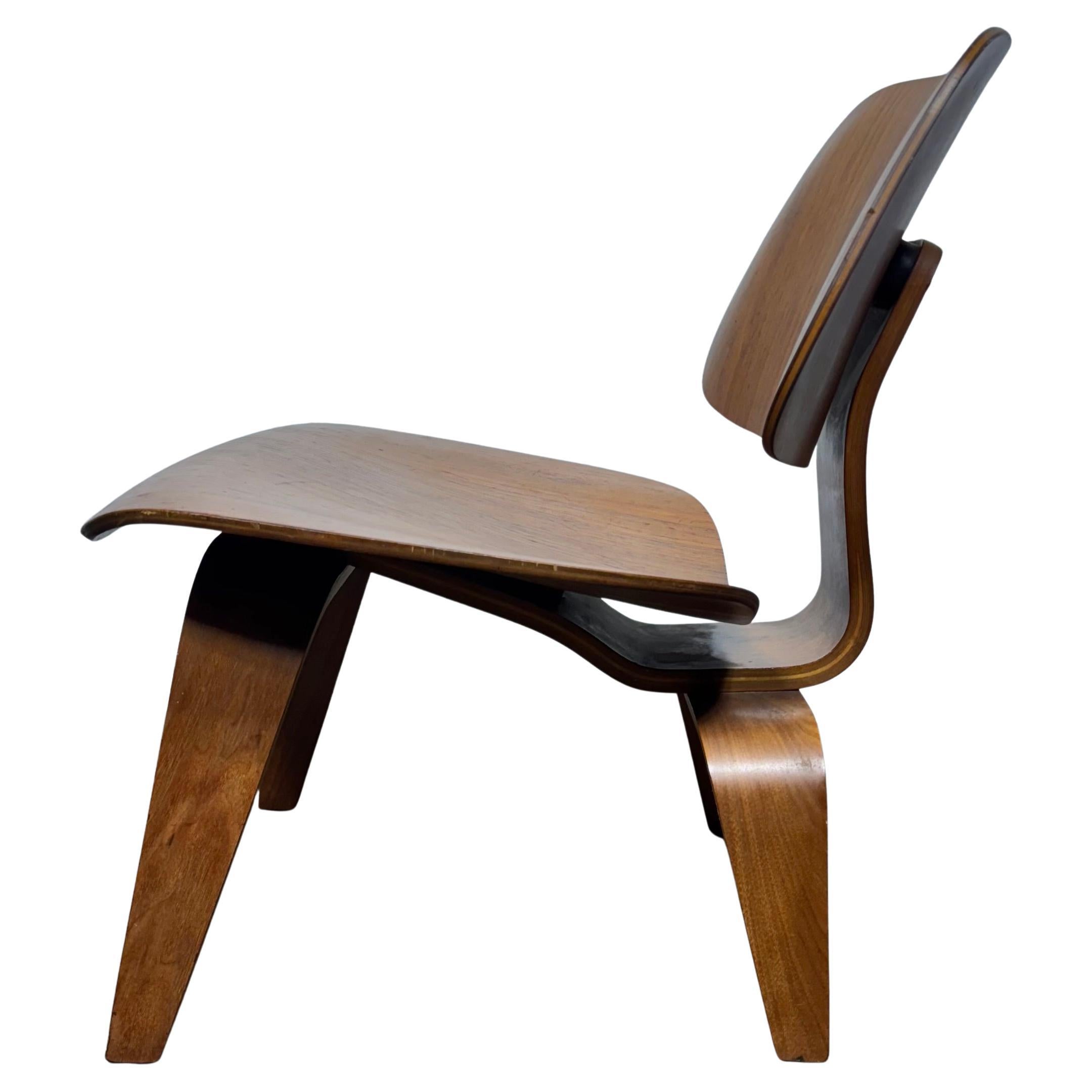 Early Eames Walnut LCW (lounge chair wood) c 1950s. Classic Modernist Design
