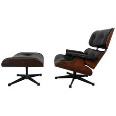 Early Ed. Poltrona e poggiapiedi originali di Ray e Charles Eames, firmati Herman Miller