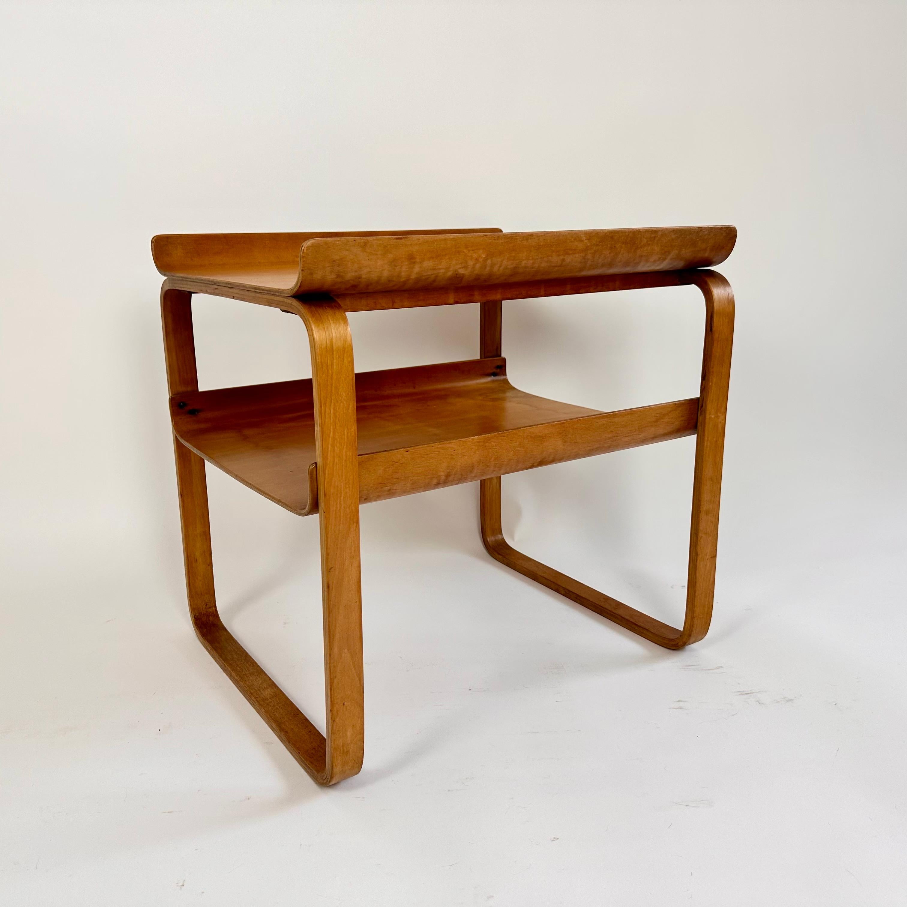 Early edition 1930s side table 915 by Alvar Aalto for Finmar 3