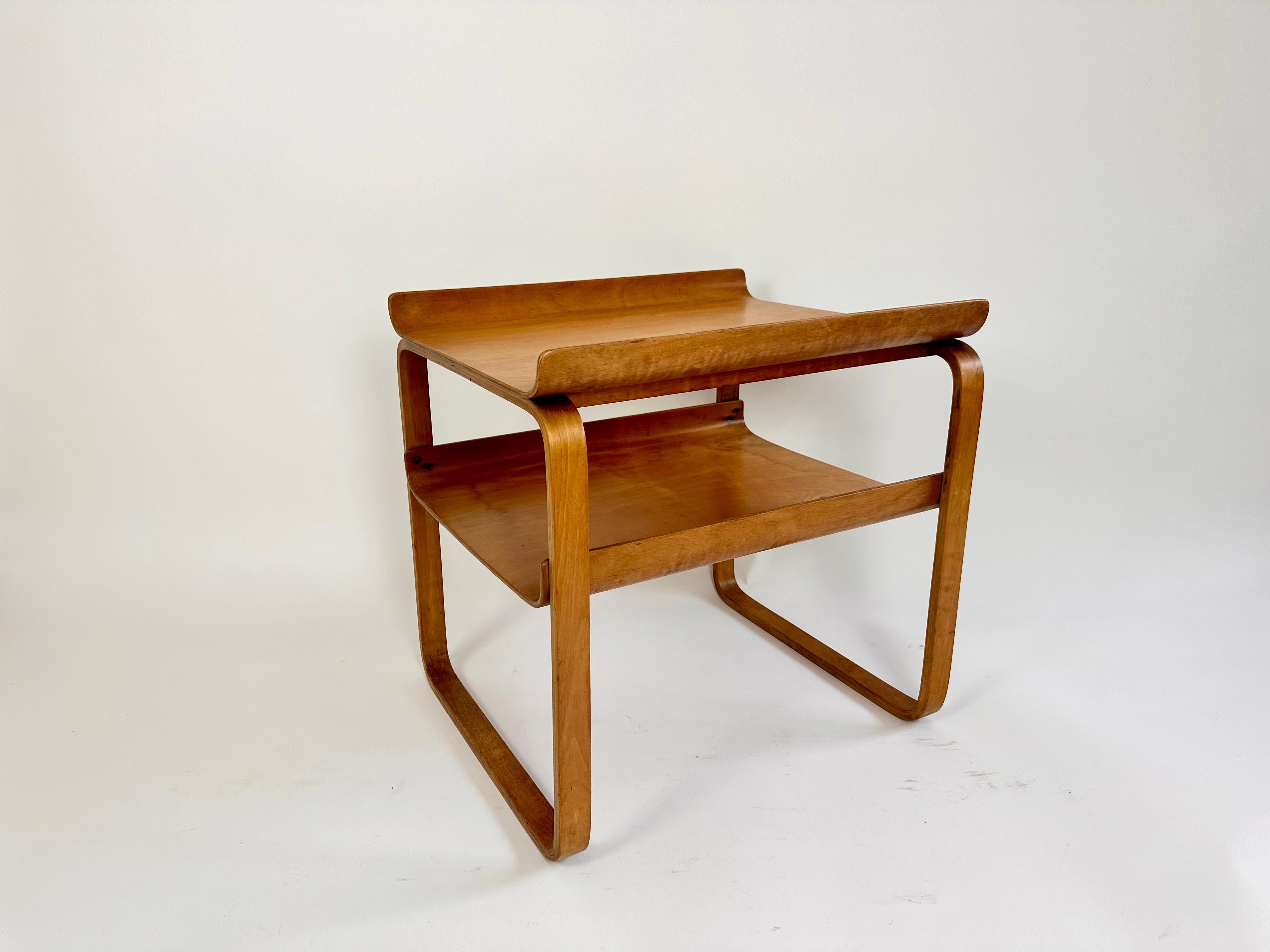 Early edition 1930s side table 915 by Alvar Aalto for Finmar 4