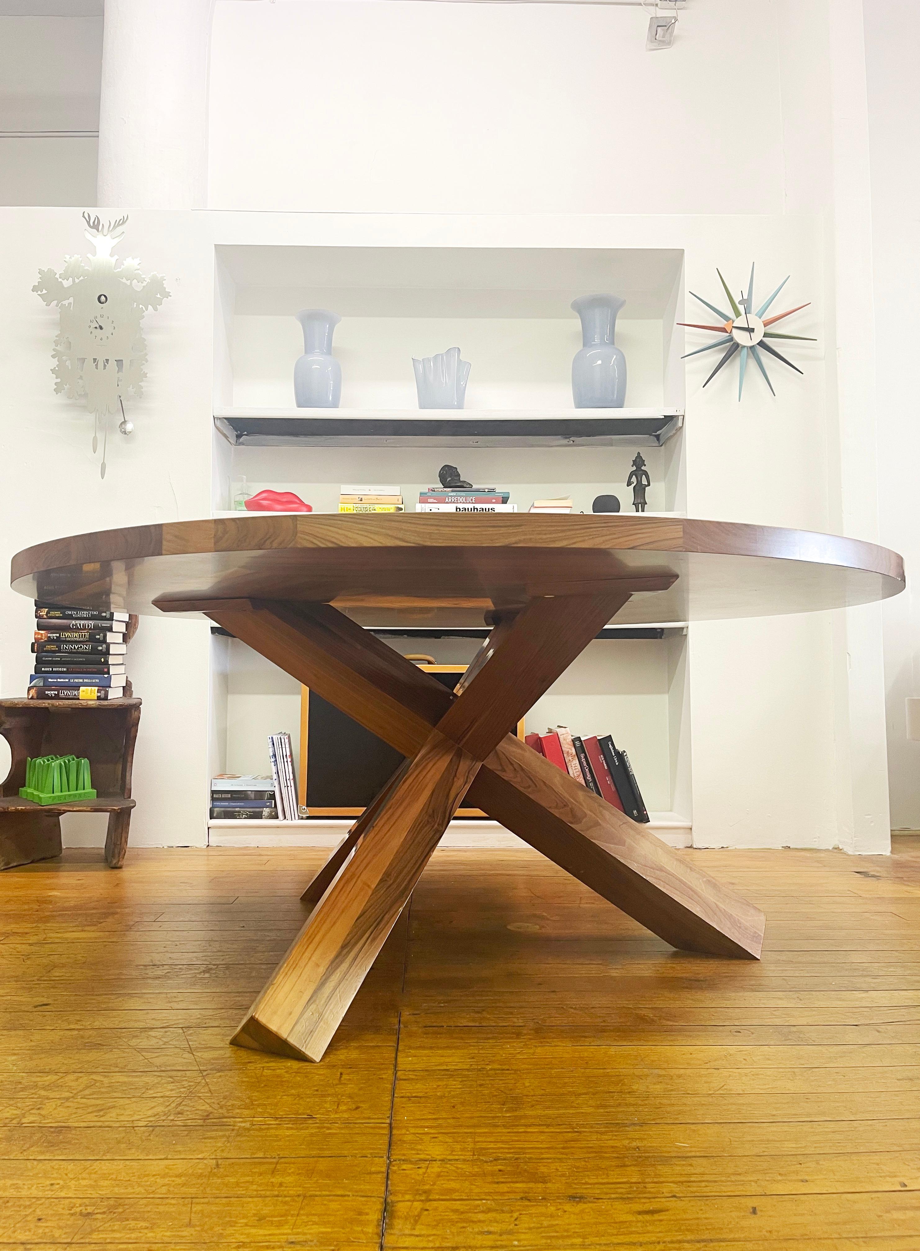 Important early edition 'La Rotonda' Dining Table designed by Mario Bellini in 1977 and manufactured by Cassina now available. This Italian masterpiece is an early edition 1978-1980. Meticulously crafted by Cassina, this iconic piece bears the