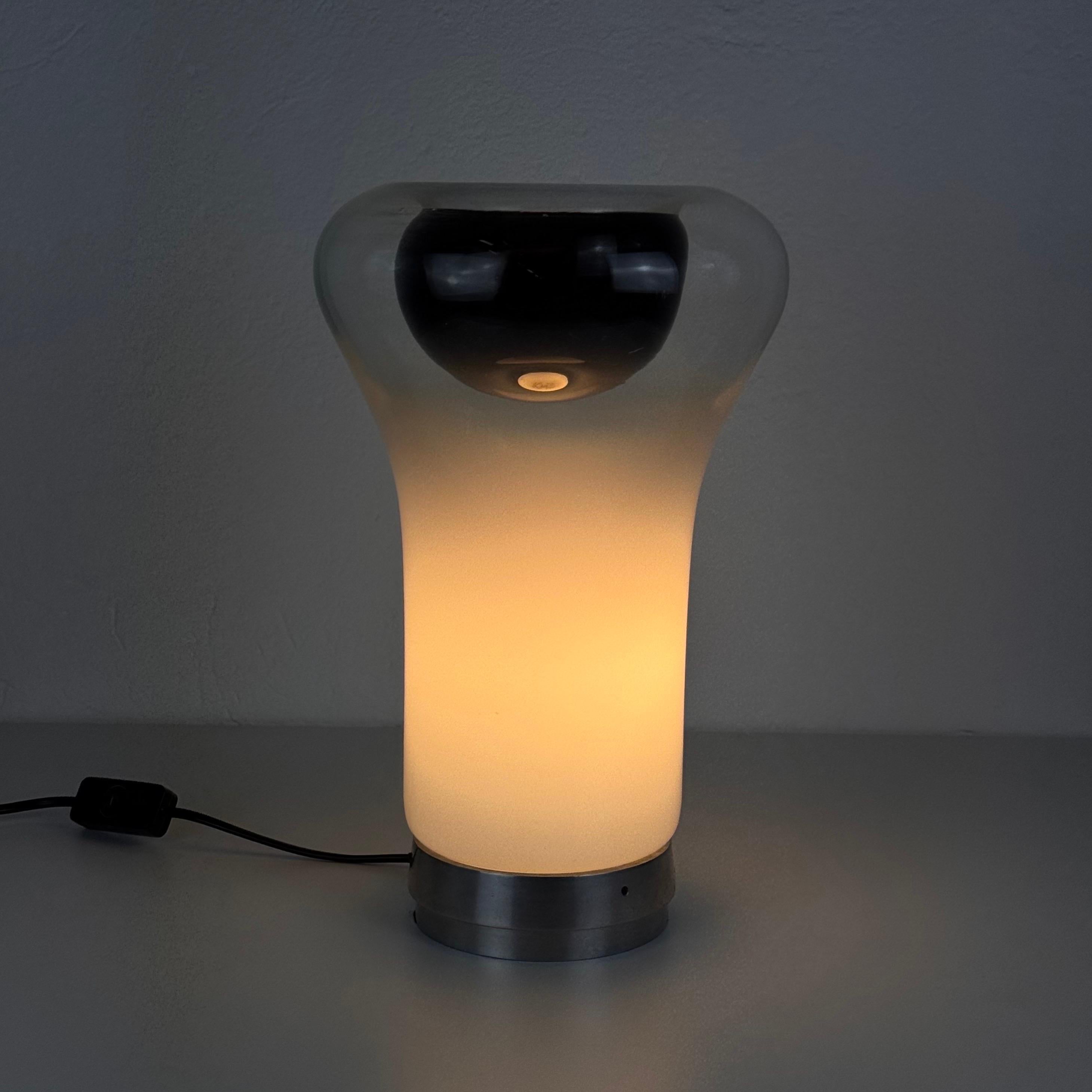 Una splendida prima edizione della lampada da tavolo 
