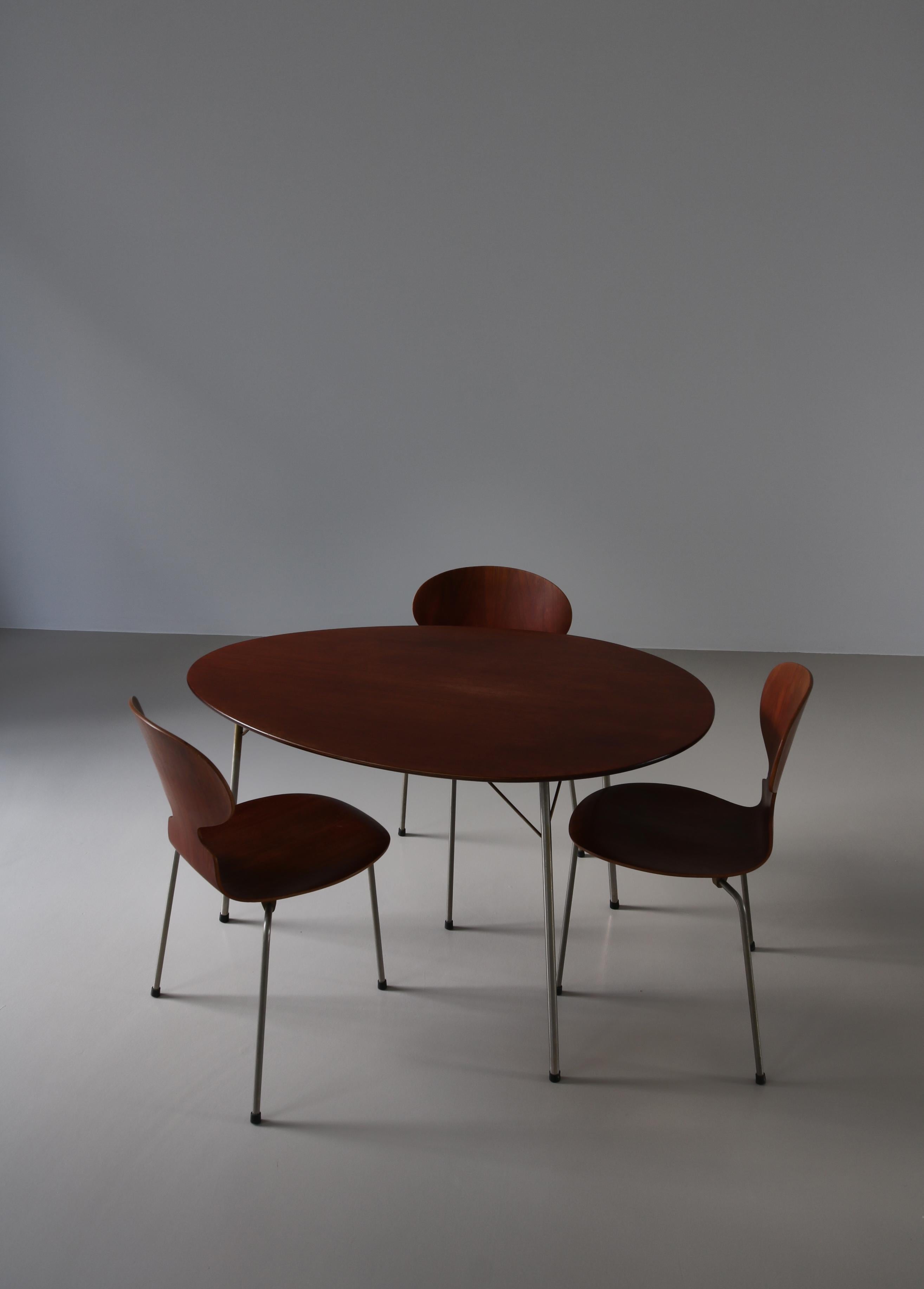 Early Edition Arne Jacobsen Egg Table & Ant Chairs, Teakwood & Steel, 1950s 8