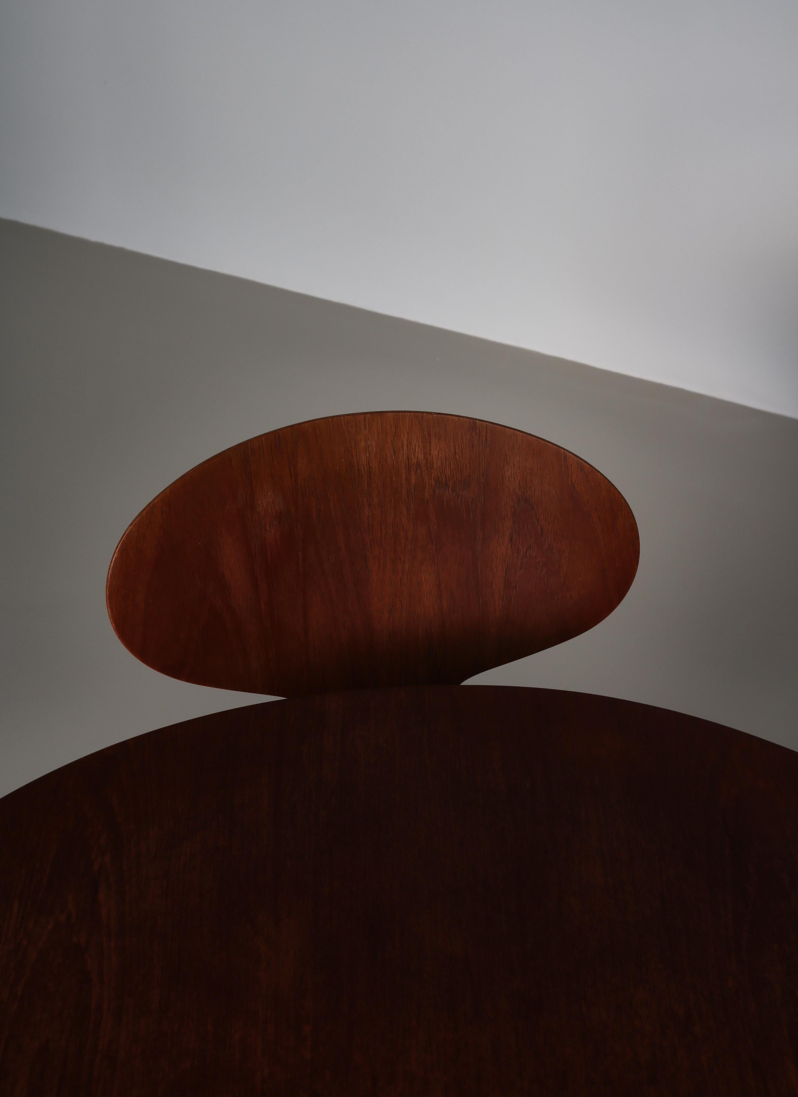 Table à œufs et chaises Fourmi Arne Jacobsen, bois de teck et acier, années 1950 1