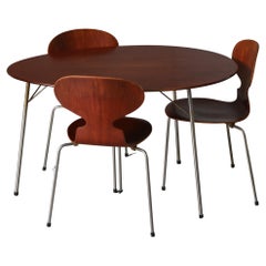 Arne Jacobsen Ei-Tisch- und Geweihstühle, Teakholz und Stahl, frühe Auflage, 1950er Jahre