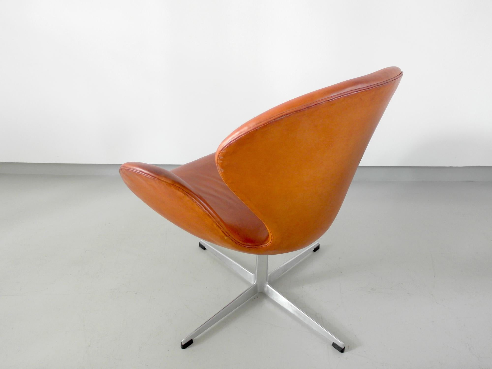 Danish Early Edition Arne Jacobsen Swan Chair in Original Cognac Leather Denmark, 1964