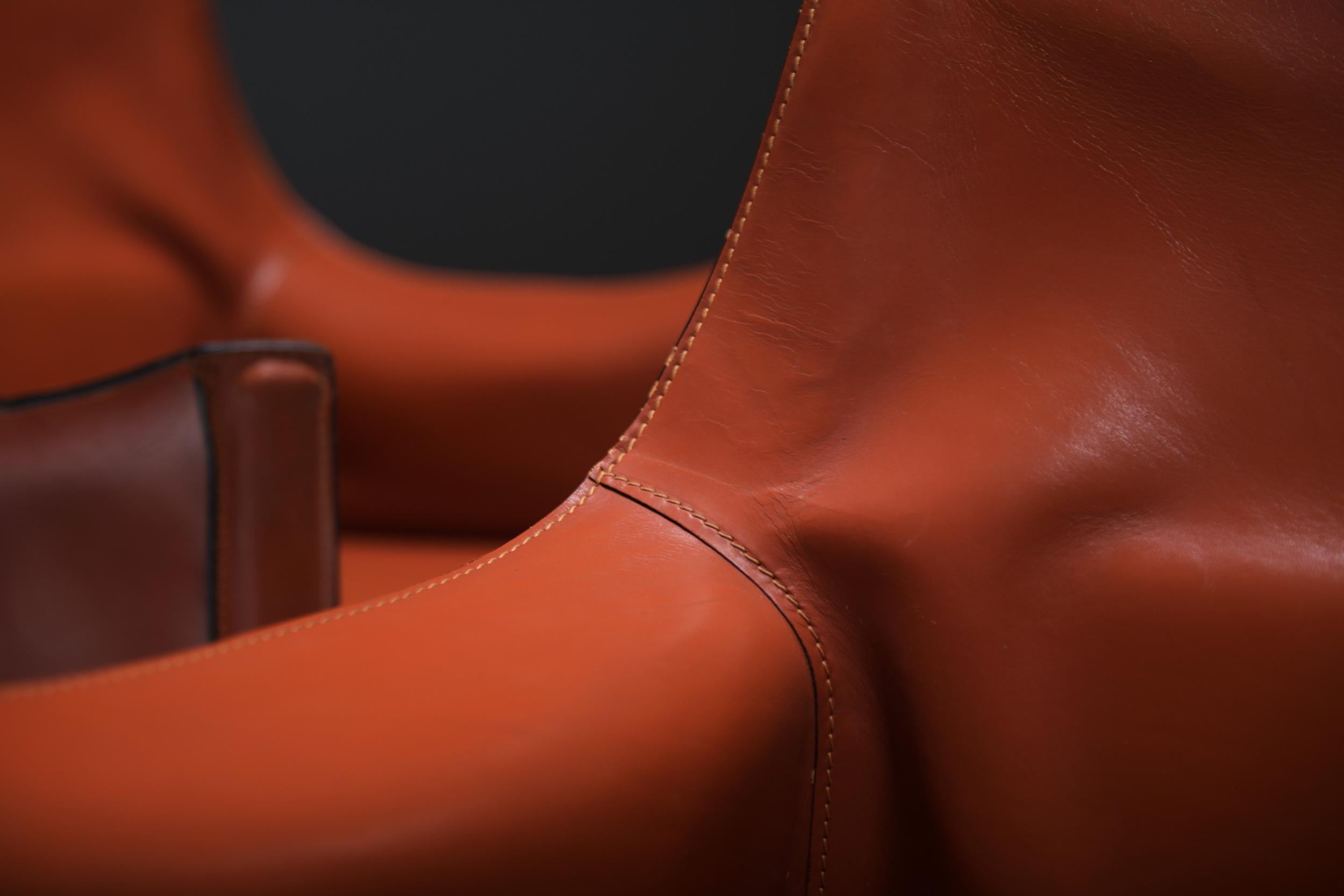 Frühe Ausgabe Cab 413 Sessel aus Leder von Mario Bellini für Cassina Italien im Angebot 5