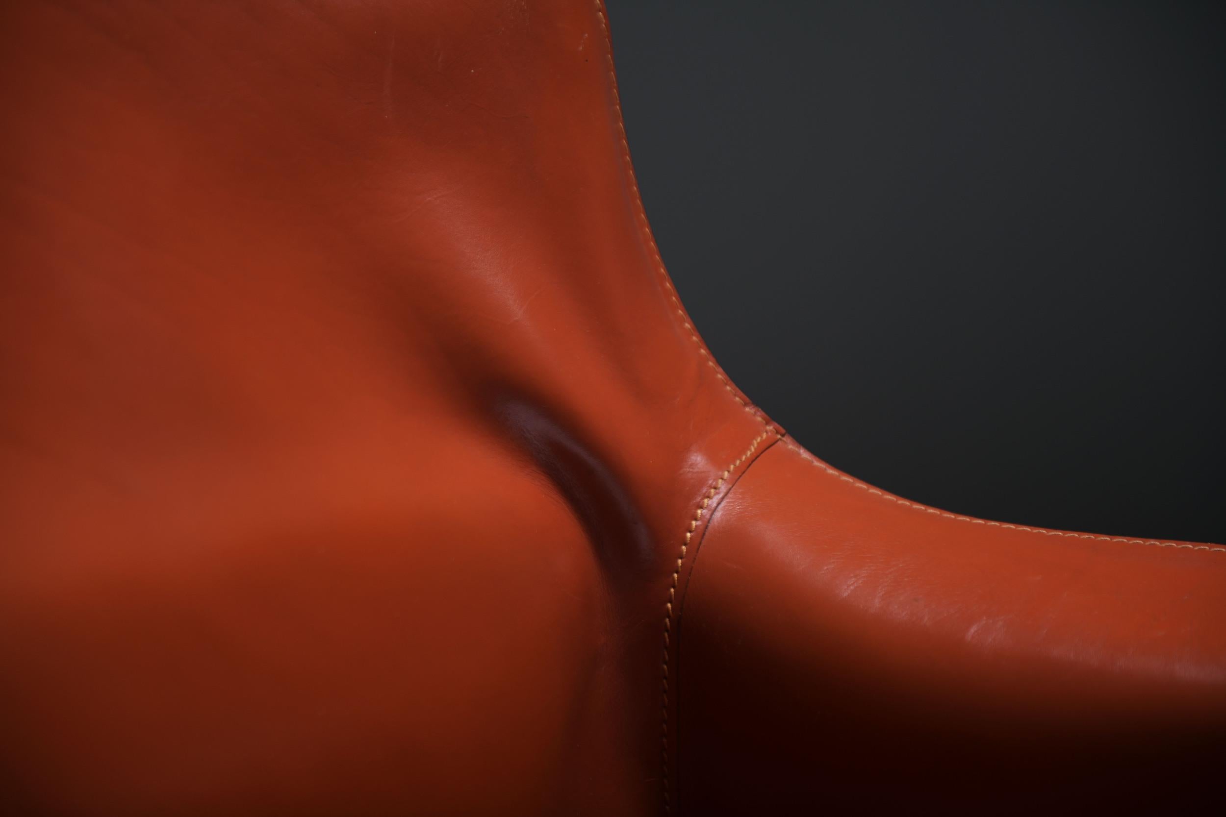 Frühe Ausgabe Cab 413 Sessel aus Leder von Mario Bellini für Cassina Italien im Angebot 1