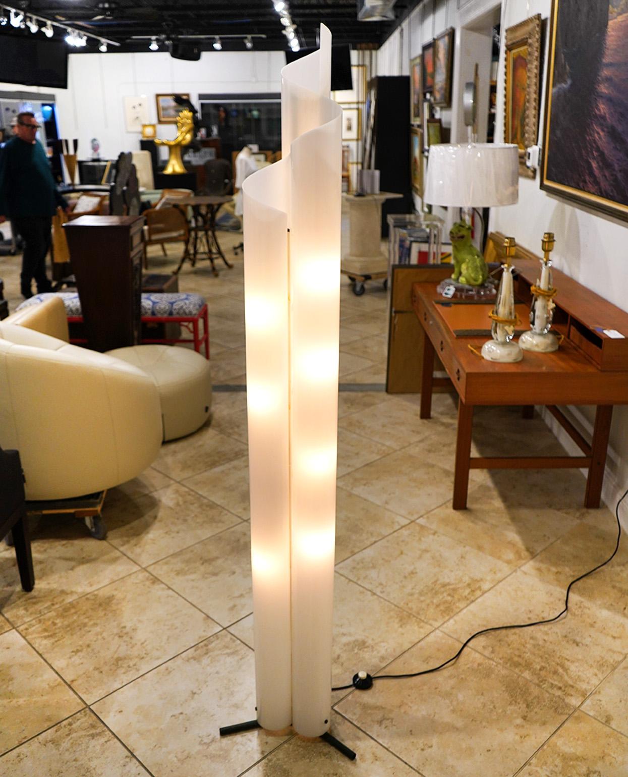 Early Edition Chimera Floor Lamp by Vico Magistretti for Artemide Milano In Good Condition For Sale In Ft. Lauderdale, FL