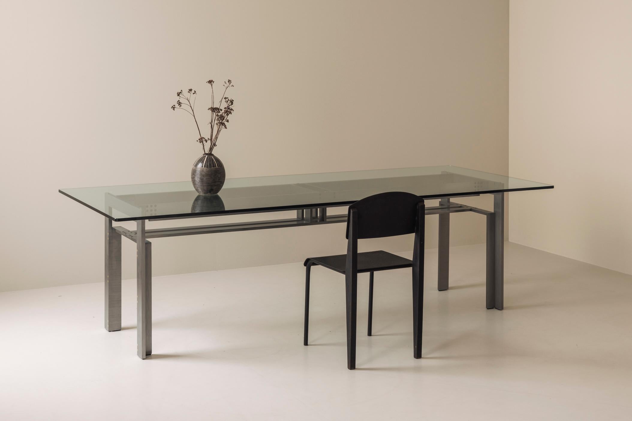 Früher Esstisch 'Doge' von Carlo Scarpa für Simon*, Italien 1968. Dieser Tisch stammt aus der Serie Ultrarazionale und ist zu einer Ikone des italienischen Designs geworden. Im Rahmen dieser Serie wollten sie Möbel schaffen, die über den
