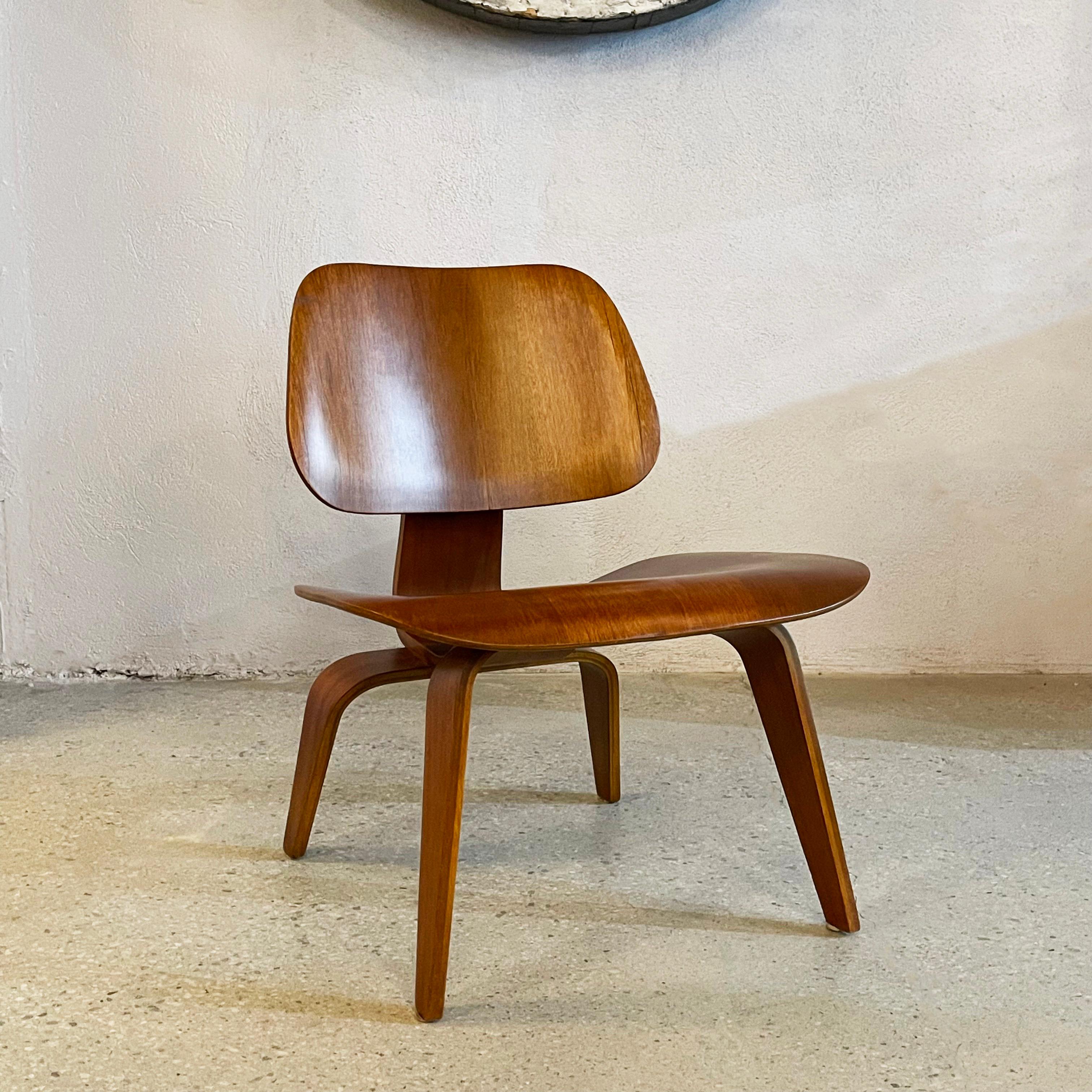 Early Edition Eames For Herman Miller LCW Lounge Chair In Good Condition In Brooklyn, NY
