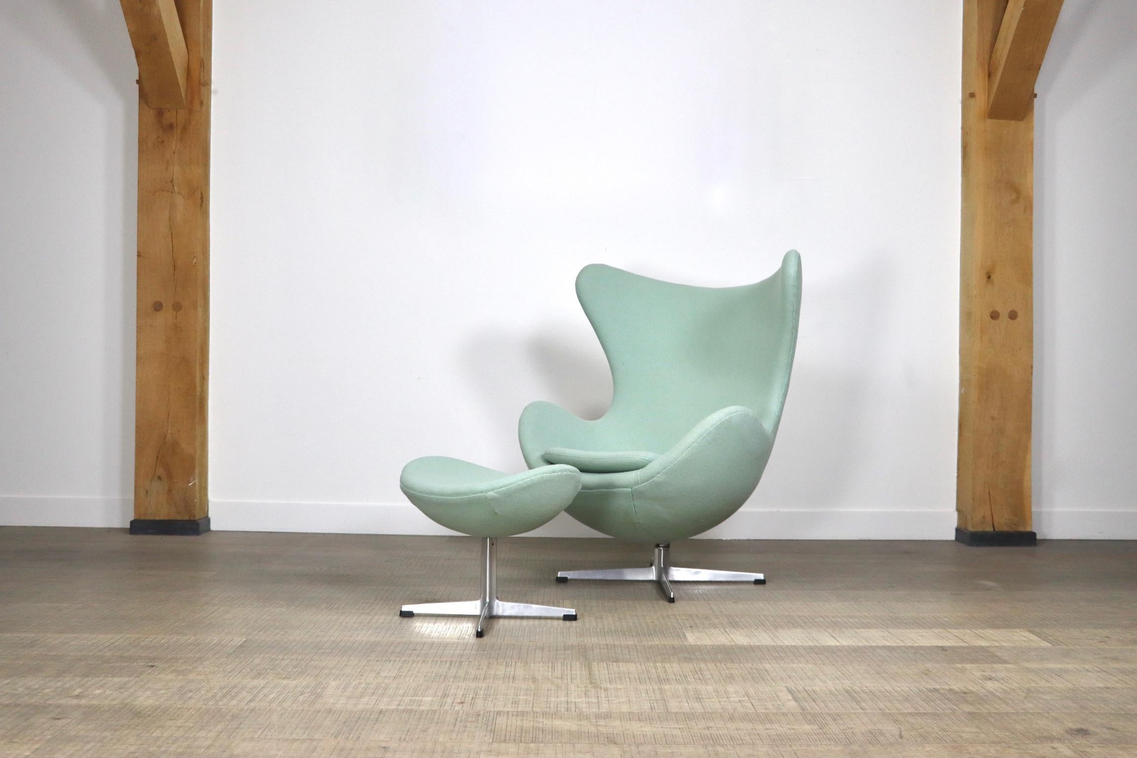 Mid-20th Century Early Edition Egg Chair with Ottoman by Arne Jacobsen for Fritz Hansen, 1960s