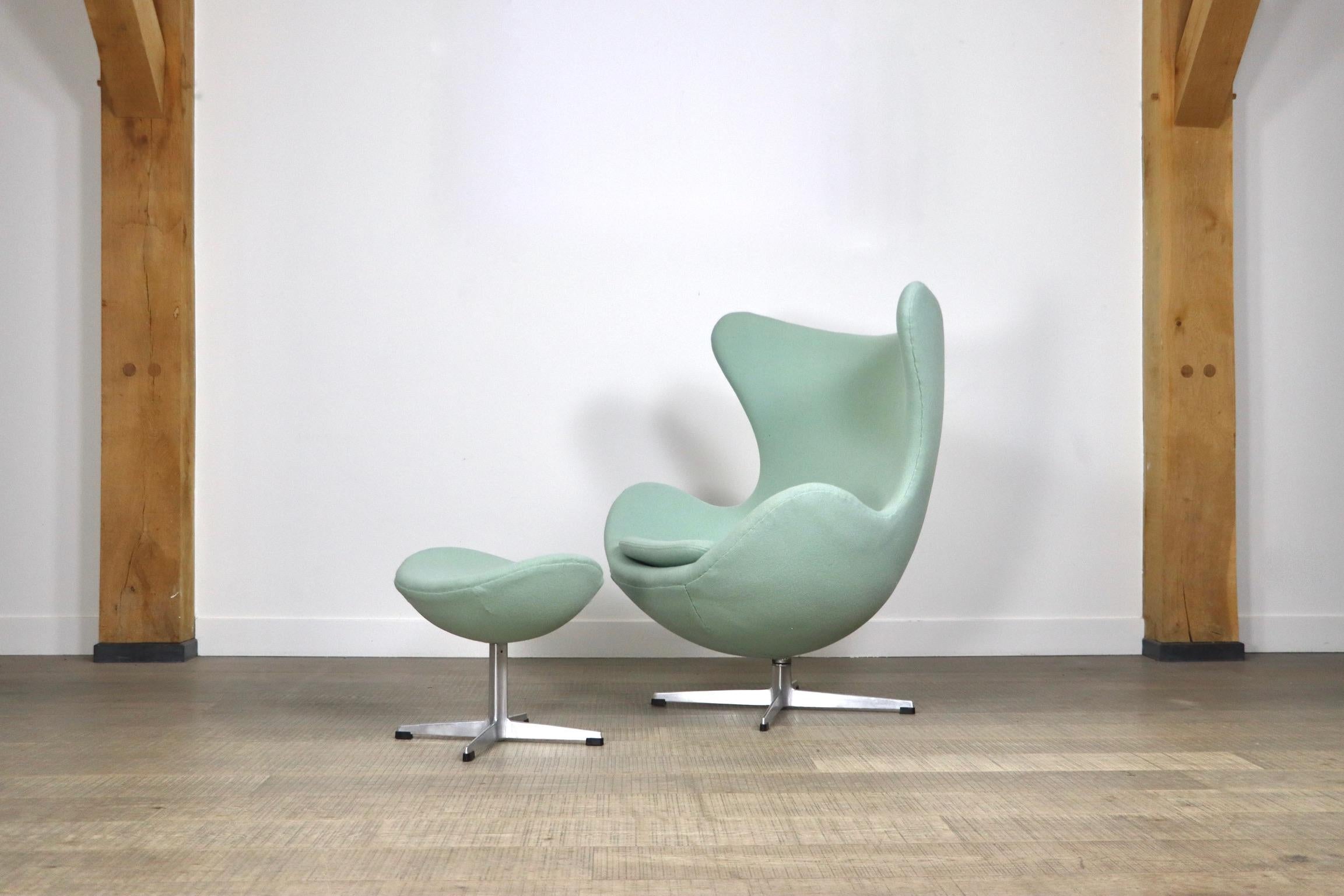 Metal Early Edition Egg Chair with Ottoman by Arne Jacobsen for Fritz Hansen, 1960s