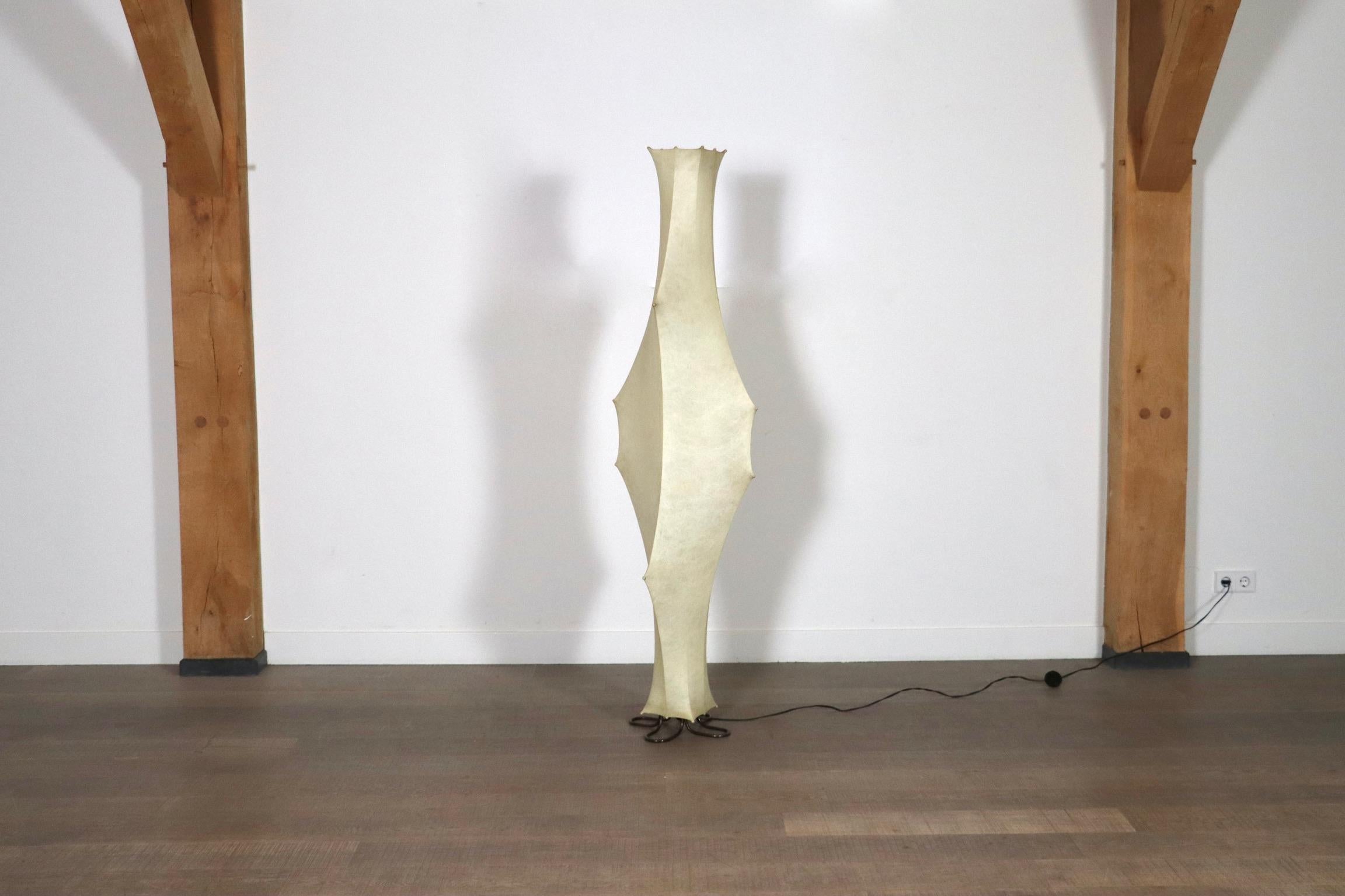 Early Edition Fantasma Floor Lamp By Tobia Scarpa For Flos, Italy, 1960s  For Sale 3