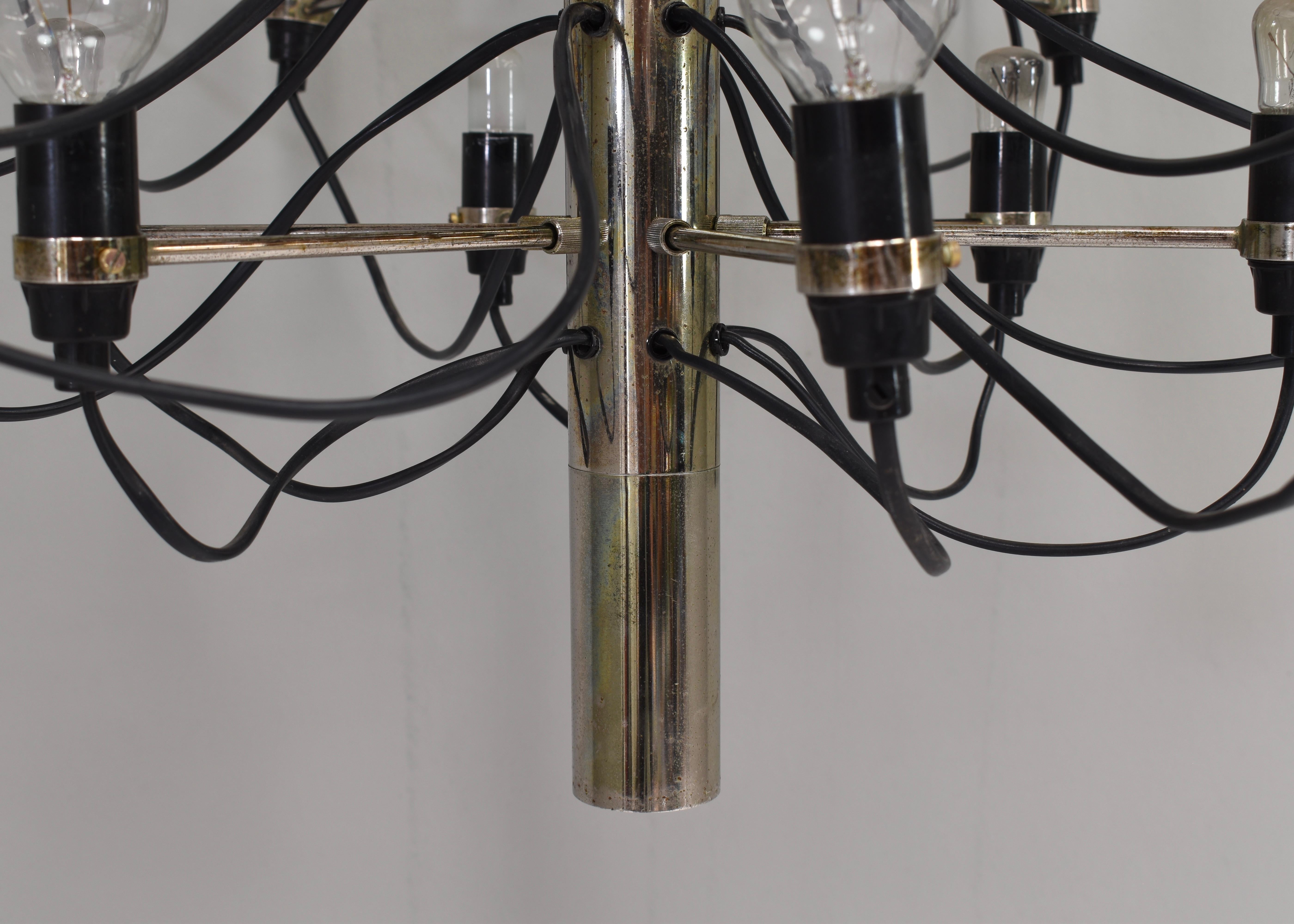 Early Edition Gino Sarfatti 2097/30 Brass Chandelier for Arteluce / Flos, Italy In Good Condition For Sale In Pijnacker, Zuid-Holland
