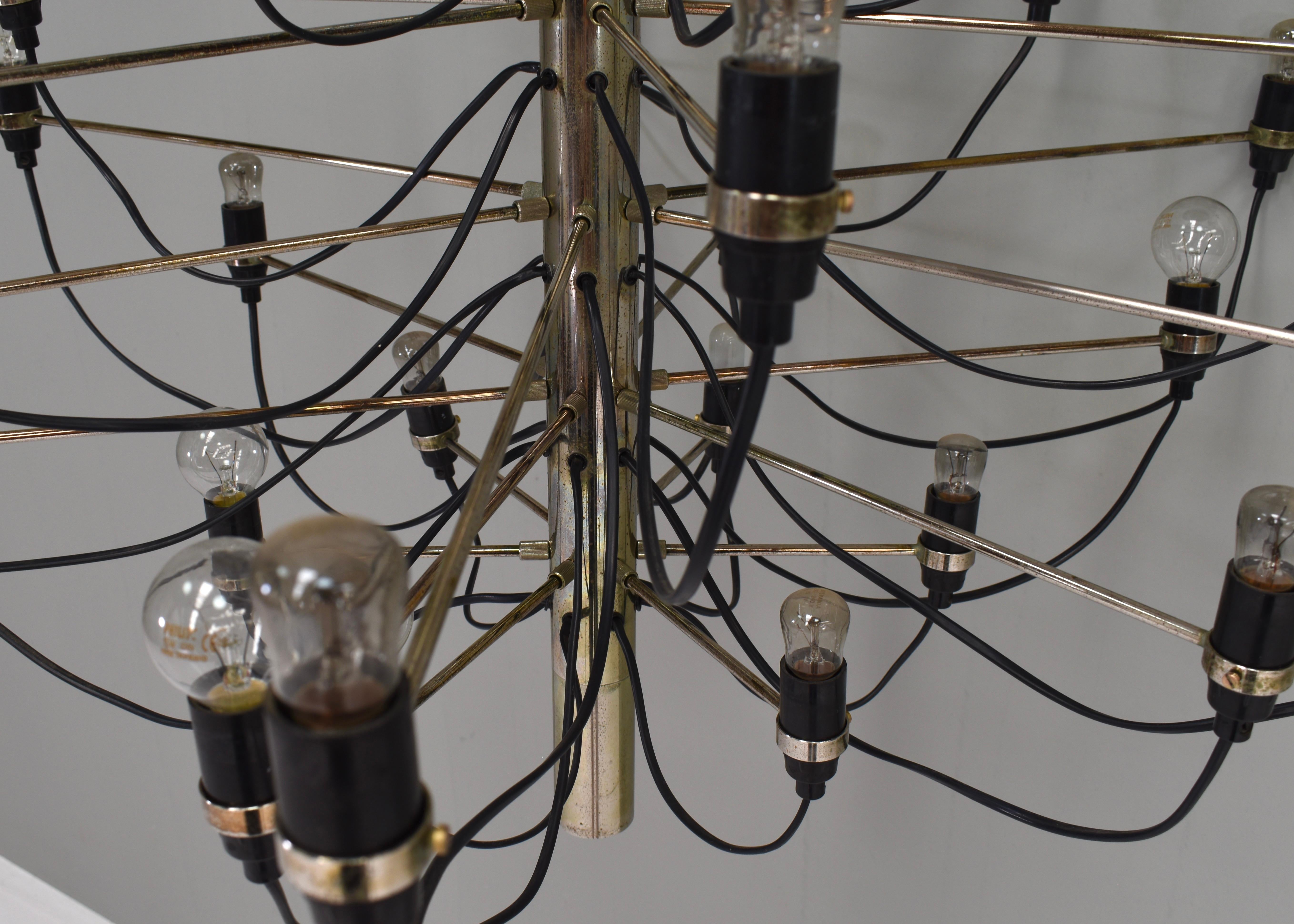 Early Edition Gino Sarfatti 2097/30 Brass Chandelier for Arteluce / Flos, Italy For Sale 2